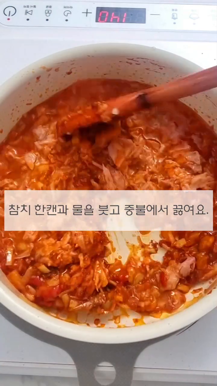 반찬없을때 해먹기 좋은 #참치쌈장 간단하게 만들기 쉬워요~
케일과 양배추가 있다면 데치고 삶아서 #케일쌈밥 #양배추쌈밥 만들어보세요^^ #캔참치 로 맛있는 쌈장 만들기!!
쌈밥 만들어 도시락싸도 맛있고 참치쌈장은 그냥 밥 비벼먹어도 맛있어요!!