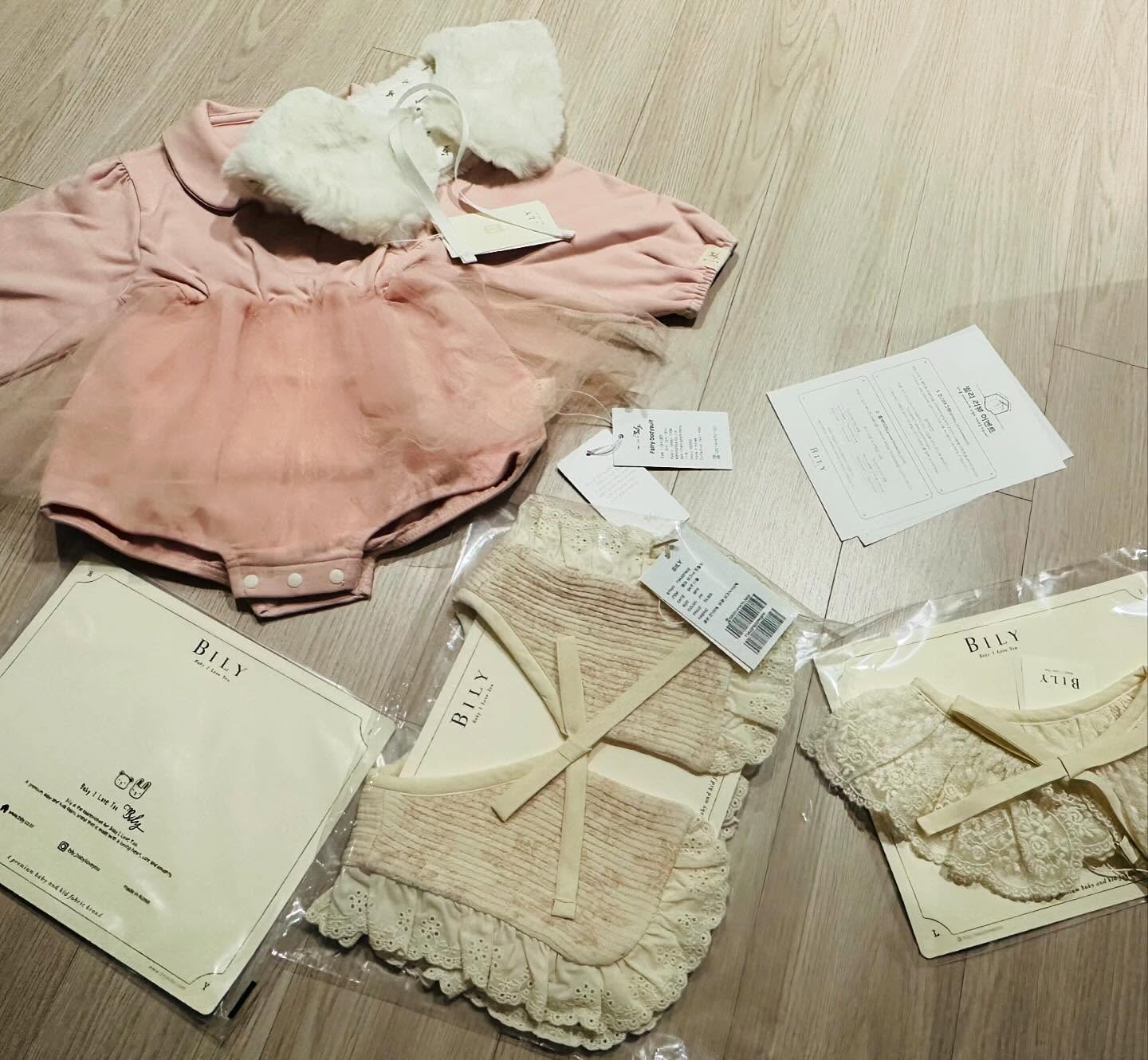 #인형놀이서막
#정신차려나자신앜ㅋㅋㅋ 
예쁜옷 잔뜩 샀는데 병원갈때만 입는게 함정ㅜㅜ
#3주째감기중 
얼른낫자 아가야❤️