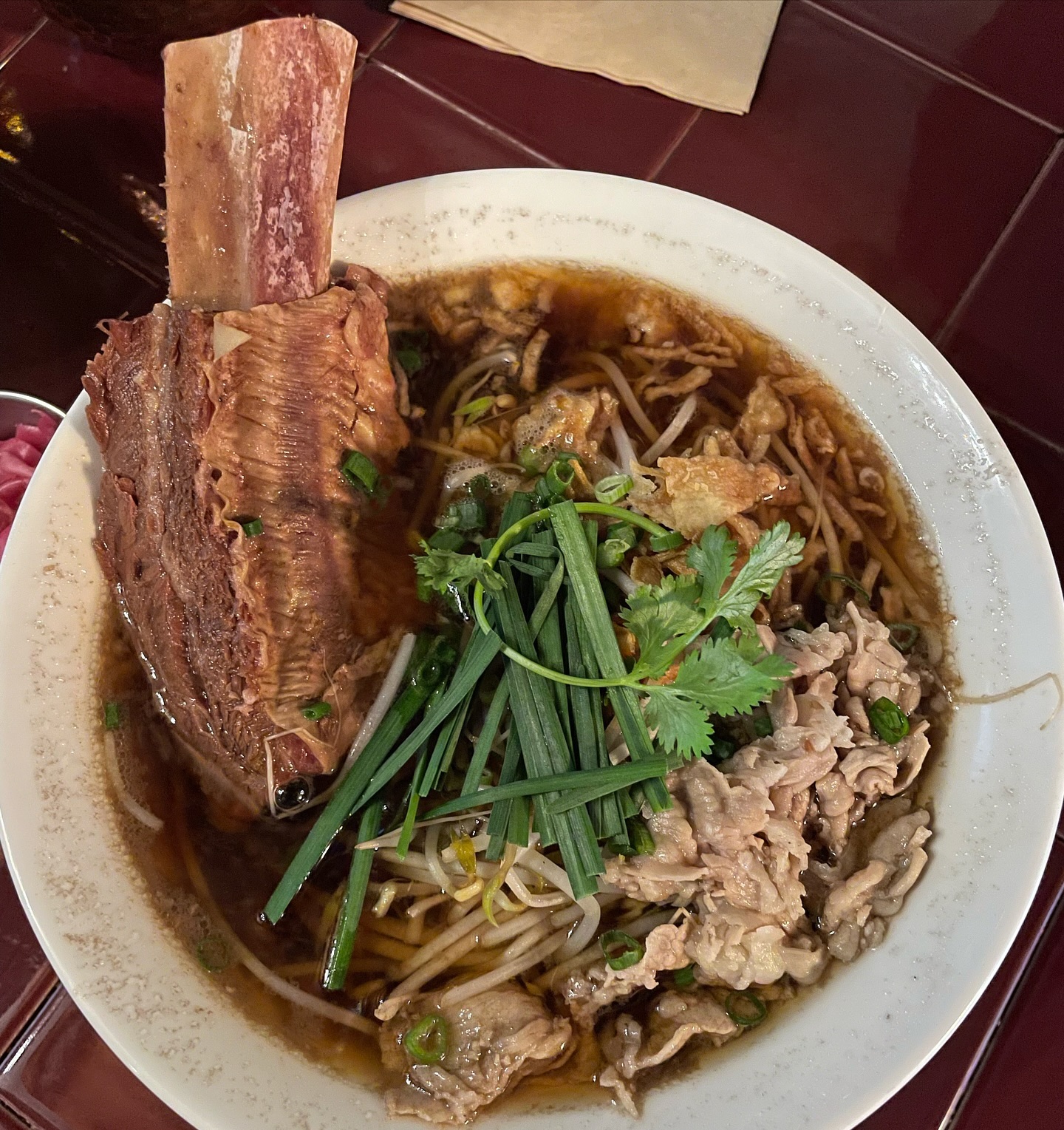 ✔️ 쏭타이치앙마이 신용산본점
😋 팟타이, 왕갈비쌀국수, 
🧐 아늑한 분위기와 인테리어로 용리단길 데이트 장소로 매우 추천되는 곳,
태국 본연의 맛 그대로라 태국 길거리가 생각나는 맛

ssongthai_chiangmai
서울 용산구 한강대로40길 39-5 1층 쏭타이치앙마이

#jmt #존맛 #동네맛집 #맛스타그램 #맛집소개 #맛집스타그램 #맛집추천 #맛집탐방 #맛스타 #먹스타 #맛집 #먹방 #맛집투어 #먹방스타그램 #먹스타그램 #오늘의맛집 #맛집공유 #추천맛집 #찐맛집 #전국맛집 #맛집여행 #맛집그램 #맛집코스 #먹스타맞팔 #핫플레이스 #핫플 #서울여행 #서울여행지추천 #서울데이트코스 #협찬