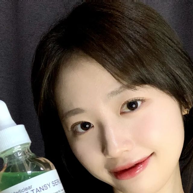 뷰티 광고 모델 / 릴리은아 Lily Euna on Instagram: "#협찬 #광고 #911세럼 #키라벨 #블루탄지세럼 #트러블진정 #수분에센스 #수분세럼 #키라벨세럼 #kilabel #진정세럼 #진정에센스 #에스테틱화장품 ✨