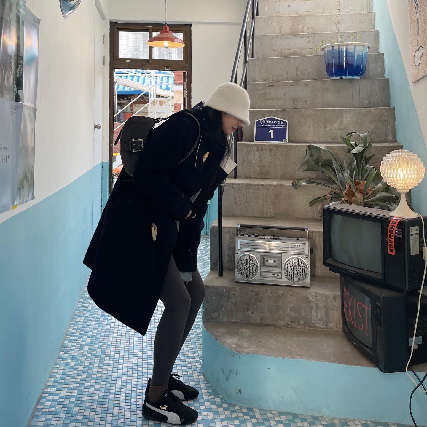 강화도에 이런 갬성카페가? 요기 쑥떡무스는 꼭 먹어야함❗️아 그리고 낮에는 카페, 밤에는 힙한 술집으로 변신하는 재미난곳이랍니댜아🫶🏻 애견동반까지 내 취향저격 해브러쨔나〰️(섬섬초월 추천추천)