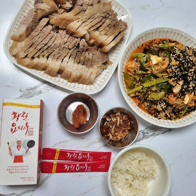@dat2_eter on Instagram: "#닿이어트 221023 #제품제공 포함(@hwangchil_korea) - 인삼나무라는 별칭을 가진 황칠나무로 만든 #황칠요리사 (천연조미료) 제품제공을 받아서 수육을 요리해봤어요🥰 황칠나
