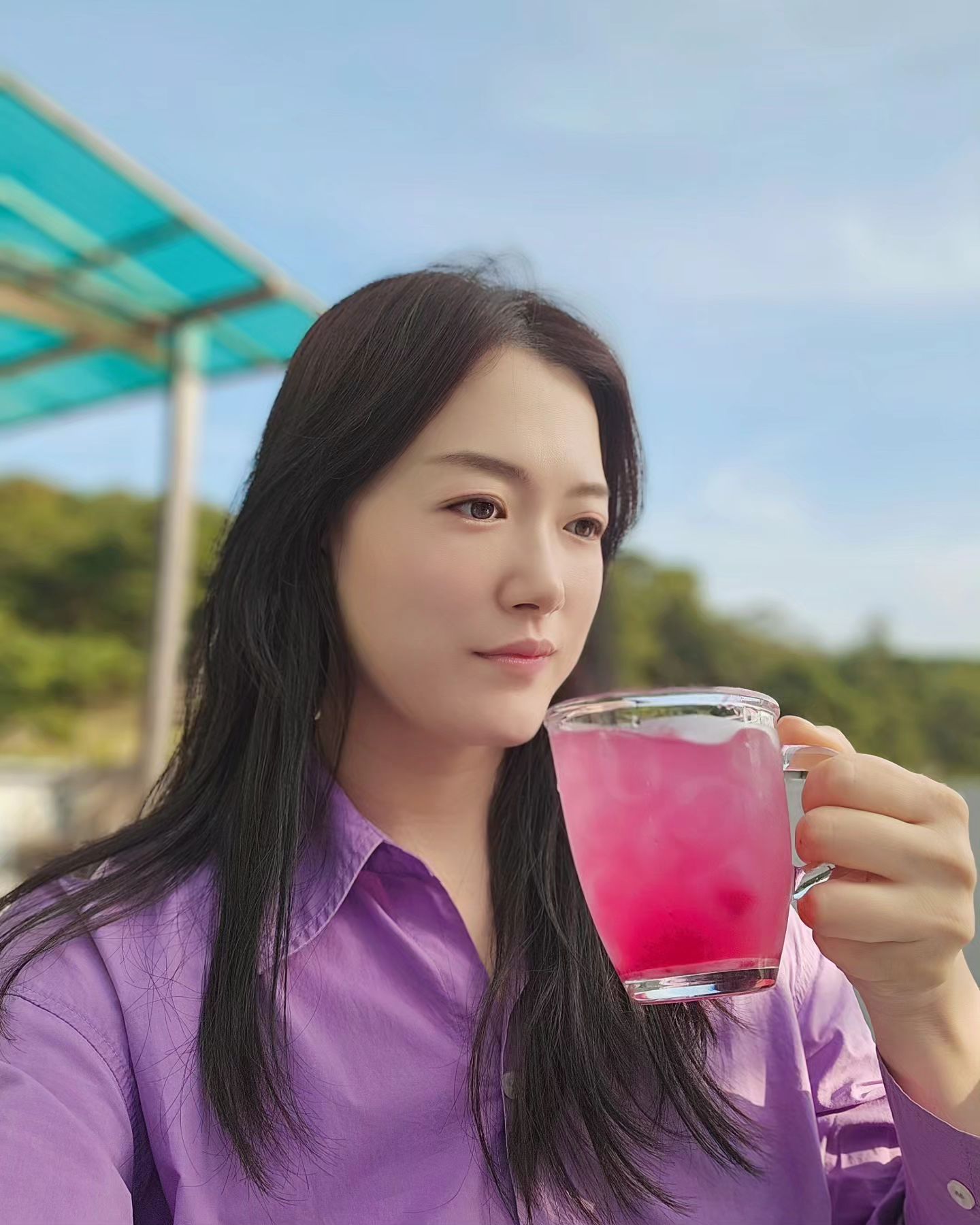 #협찬 heen.innerbeauty #히엔
#뷰티

속부터  채울수 있는 수분충전시간~⏰️

건강하게 물을 섭취하는 습관을 위한
이너뷰티🤗

개별 스틱 포장이라 
휴대하기도 편리하며,
물에 간편하게 타서 먹을 수 있었어요.

#히엔블루미 ㆍ레몬맛
빠른회복과 수분충전
상큼한맛❗️

#히엔핑크미 ㆍ복숭아맛
비타민 엘라스틴 히알루론산
피쉬콜라겐 섭취 새콤달콤 한맛❗️

제입맛에는 히엔핑크미 복숭아맛 
너무 좋았는데요.

얼음컵에 넣어도 금방 녹아서 간편하게 시원한 음료로 만들어 먹을 수 있었답니다.

✔️1일 1포
500ml 물에 타서 섭취하면 된답니다.

#핑크미 #에너지충전 #승무원워터 #수분충전 #비타민워터 #블루미 #신상품나왔을땐 
 #0.8L #프리미엄수분섭취 #일상템