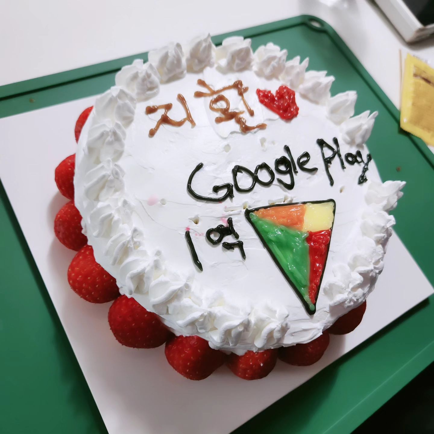 우리아들 생일 축하해!  1월21일
찐깊카는아니지만 일하면서 와이프랑 딸이랑만든
케익 근데 찐맛있음!  앞으로케익은만들어먹쟈! 

#생일 #생일스타그램 
#기프트카드 #케익