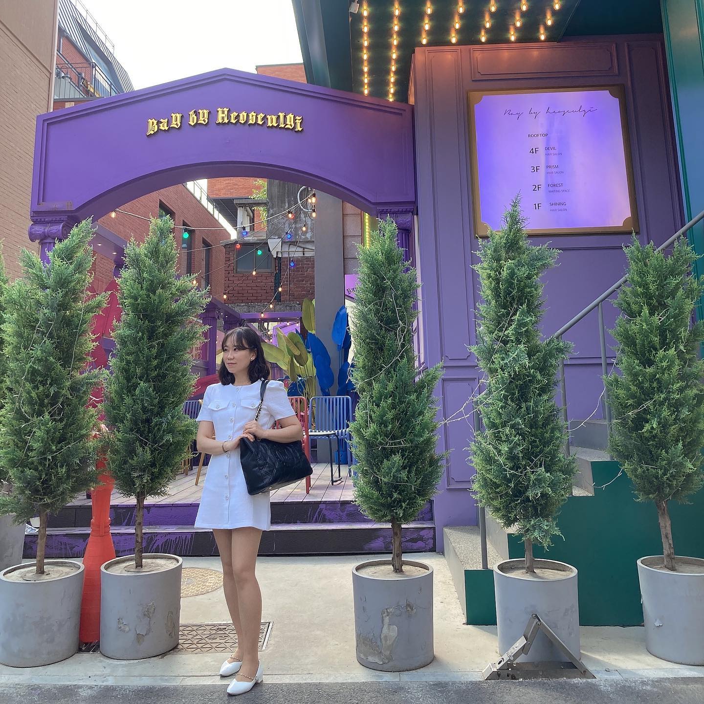 첫 데이트 , 늦은 기록 🤍

성수동이 처음이라는 나원언니와 함께 ꈍ◡ꈍ 
그 첫 데이트를 함께할 수 있어 행복했던 날 🤍

평일 데이트 너무 소중해,

점심도 같이먹고
거리도 거닐며
커플 반지까지 💍

내가 원하는 30대의 모습을 살고 있는 나원언니
늘 옆에서 멘토로서, 언니로서
나를 도와주고 믿어주는 든든한 사람 💜

앞으로 할 것도 많고 갈 곳도 많은 우리 !

언니 옆으로 빨리 갈게요 💎💜

#성수동데이트 #성수동카페
#샤브샤브 #커플반지