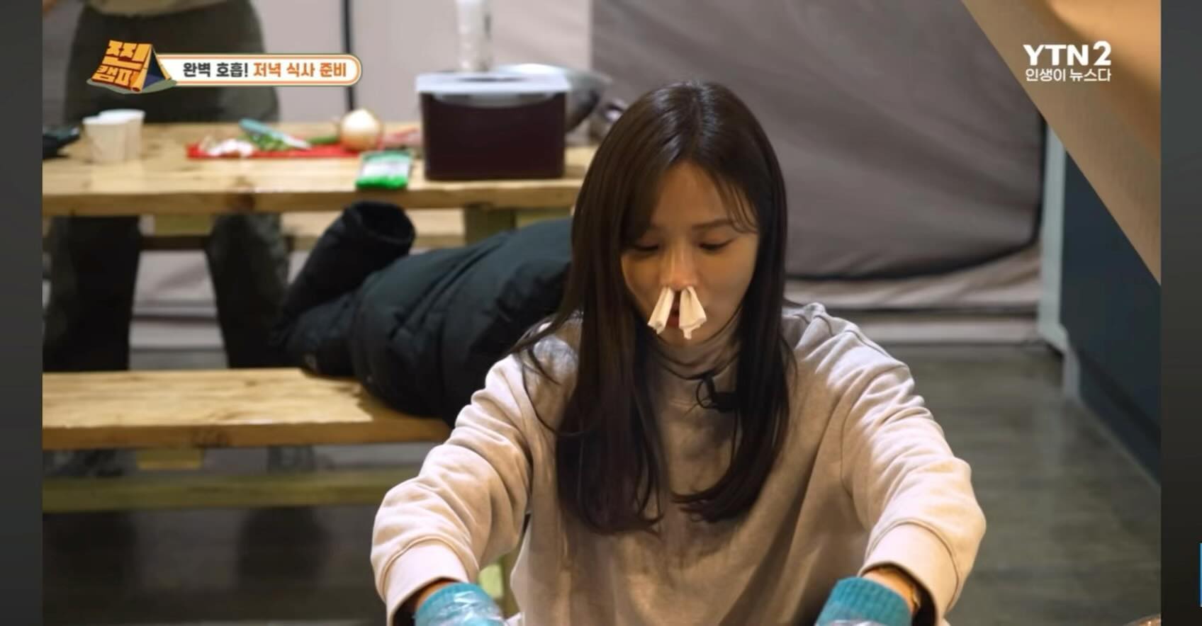 YTN2 찐캠퍼 시즌2로 인사드려요!
지금도 촬영 나와있지만,,
저날은 감기몸살에 한파에 눈까지온,, 
역대급 추위여서 더 기억에 남아요🥹🥹

캠핑을 쉰 기간이 꽤 되서...
촬영을 잘 할 수 있을까도 걱정 많았는데
막상 시작하니 다시 빠져버린 캠핑❤️❤️

찐 캠핑의 시작은 3화부터에요!
매주 화요일 19:30 YTN2 채널, 유튜브에서
본방사수로 만나요🫶🏻🫶🏻

#엄마나티비나와 #찐캠퍼시즌2