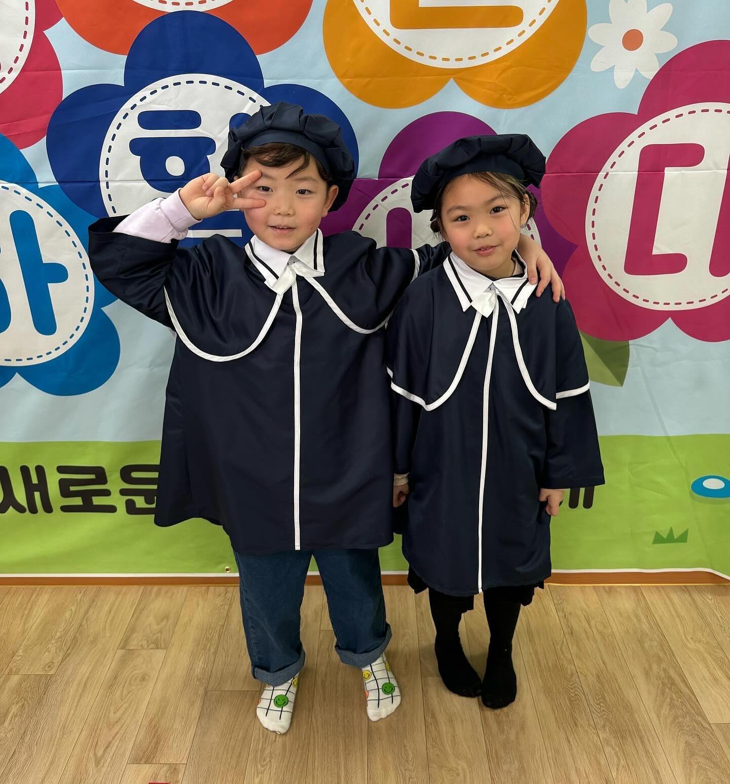 졸업과 수료를 축하해!!!!!🥰🥰
초등학교 생활과 6살 생활이 행복하고 즐거운 나날이길☺️

#어린이집졸업 #원고 #초등학교생활도응원할게❤️ #어린이집수료 #투고 #6살반에서도행복하길