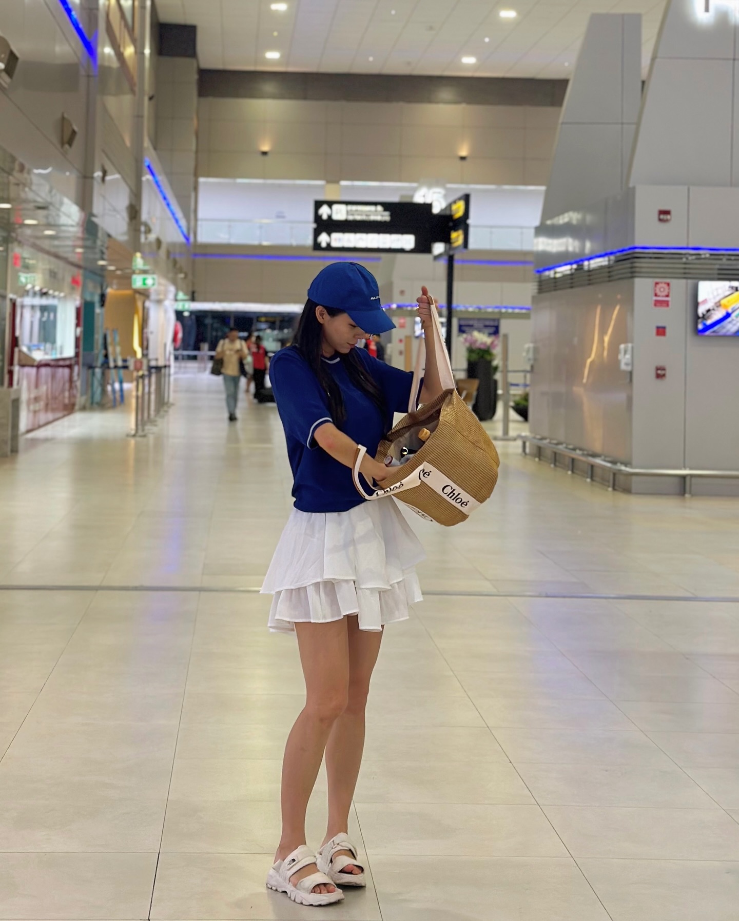 I missed my flight ✈️
보이프랜드룩 로망 이루기 가능한 여친룩의 정석💙
탄탄한 소재감으로 더운나라에서도 매우 만족! 
#SOLeW#소루#디자이너브랜드
https://www.solewofficial.com/
