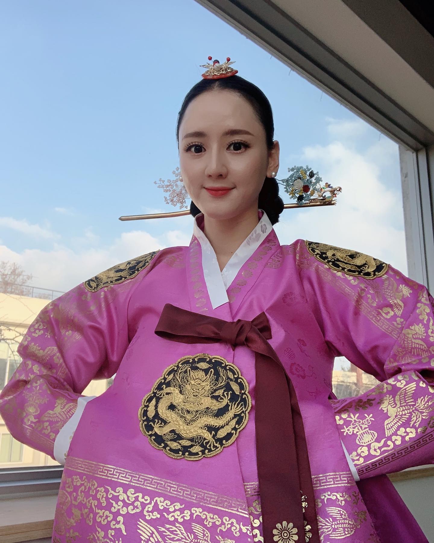 추석 명절 잘 보내기💜
 
 
잘 지내시죠? 건강하시죠?
항상 응원하는 마음 변치않고,
멀리서도 함께하는 마음 영원하니
내맘 알아주길 바라는 맘에
오랜만에 꺼내본 한복사진으로 인사드려요🙏
 
 
#추석선물