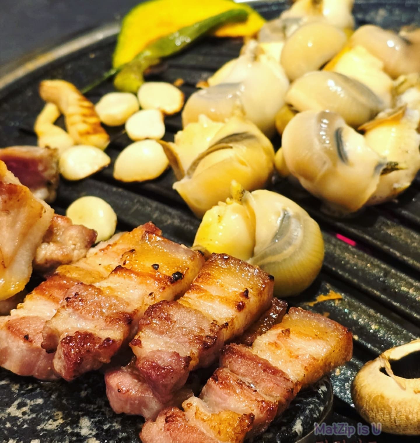 #관평동맛집 #관평동고기집 
#관평동삼겹살 #육리단길
.
양연화로 자리에 새로생긴 고기집
오겹살 삼겹살 목살과 함께
#백골뱅이탕 #백골뱅이구이 같이 먹을 수 있는 곳 👍 👍