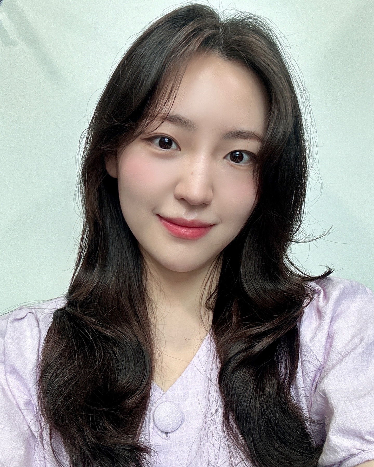 가을맞이 헤어 완료❣️
지혜실장님의 시그니처 헤어컨설팅 받고 왔어요☺️

얼굴커버 디자인으로  옆머리도 만들어주시고💇🏻‍♀️
레이어드 C컬펌이랑 뿌리펌까지 해서 볼륨 뿜뿜! 💁‍♀️

지혜실장님 너무너무 친절하시고
또 귀여운 멍뭉이까지 좋았습니다..🫶

이 글은 리뷰노트를 통하여
본 업체에서 제품 또는 서비스를 제공받아 작성된 글입니다

#협찬 #리뷰노트 #호매실미용실 #수원역미용실 #수원금곡동미용실 #헤어모델 #협찬문의 #광고문의