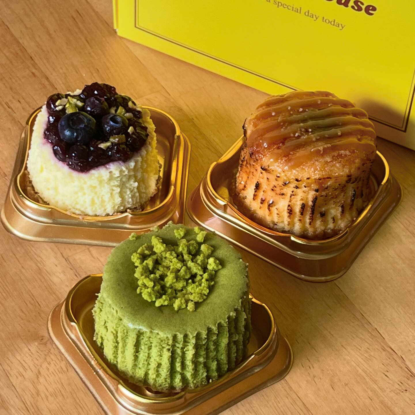 #협찬 
요즘 피크닉하기 좋은날씨,
#행궁동디저트 맛집 ‘제이제이치즈케이크하우스‘에서 예쁜 치즈케이크 테이크아웃!
과일맛부터 로투스, 솔트캬라멜 달다구리 케이쿠 모음🍰🎂
모양도 예쁘고 맛있어서 디저트로 즐기기도 좋고 특별한날 선물하기도 딱😋