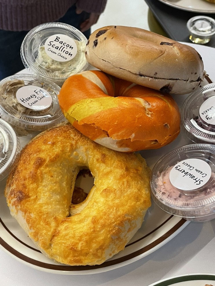 명동 카페 어바웃 베이글 정통 베이글 맛집!