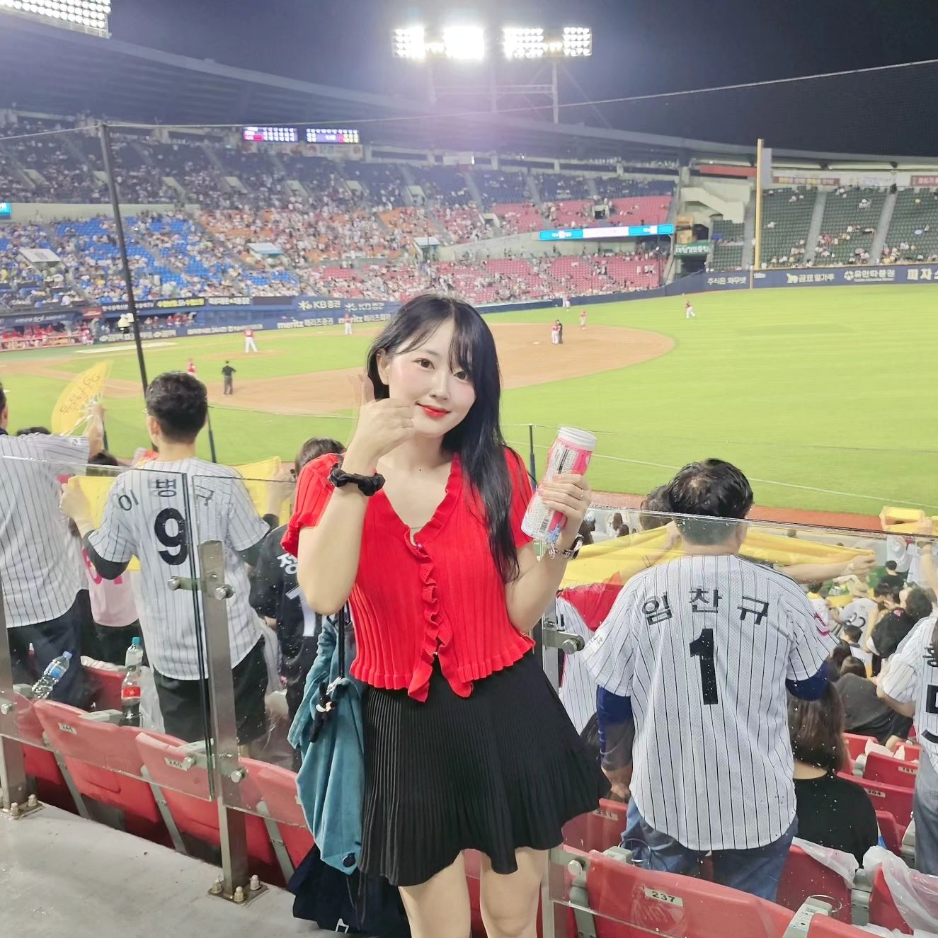 요즘 LG트윈스 물 올랐어요
앞으로 맥주는 켈리만 마시겠읍니다,,🍻

채령이랑 예지 봐서 더 행복했다
소미노래 나와서 채령이 춤췄는데 정말 멋졌음 

#lg트윈스⚾️ #잠실야구장 #있지 #켈리