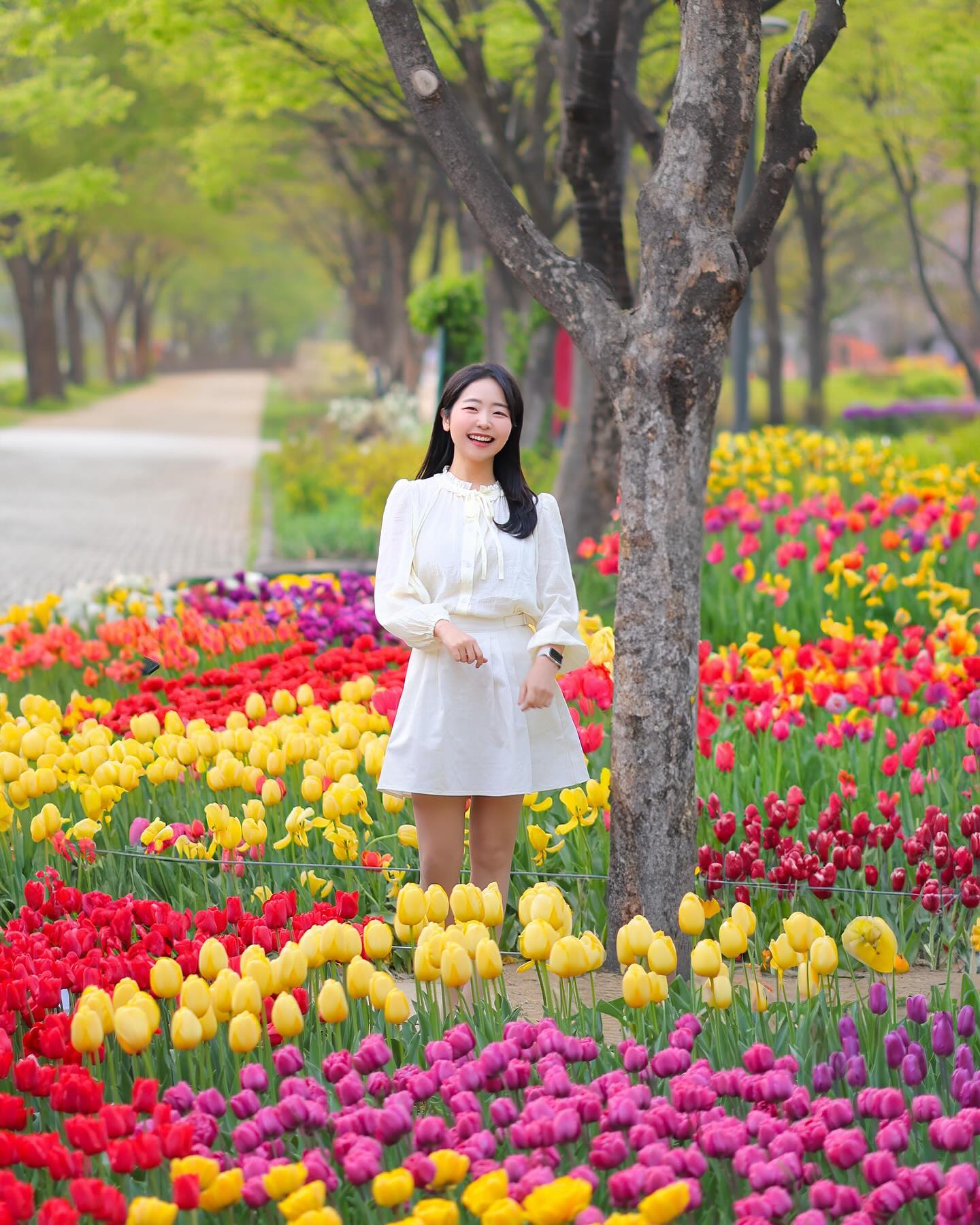 🌷
첫장 사진 사람들 많았는데 감쪽같죠?!
서울숲은 튤립보다 사람들이 더 많아서 찍기 어려웠어요🥲
눈치보며 겨우 찍음!
.
.
.
#서울숲 #봄 #튤립 #인물사진 #여자모델 #tulips🌷 #봄나들이 #photooftheday #spring #서울핫플레이스 #서울나들이