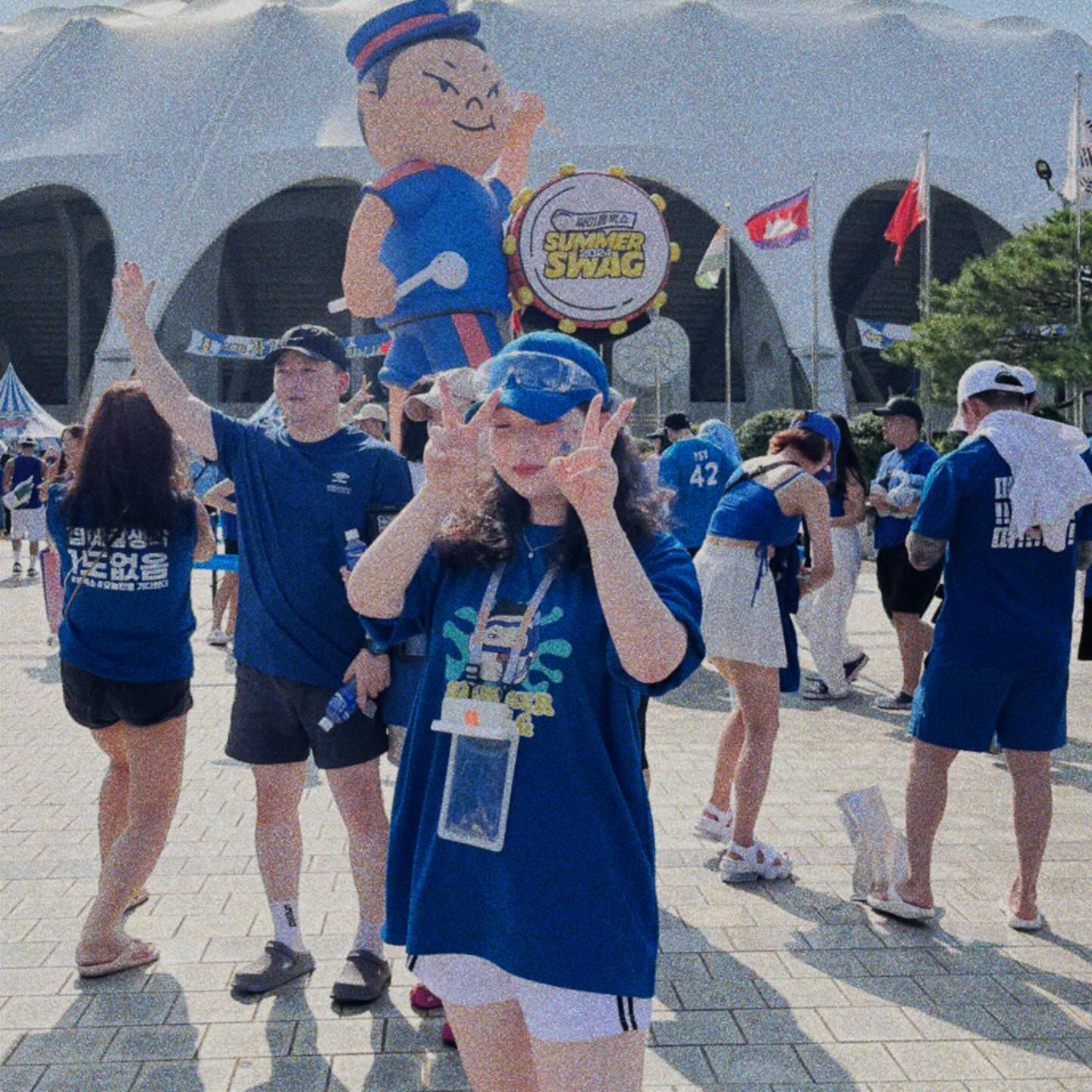 올해 여름도 흠뻑Show 참여 완 💙🩵🐳🐟🐬👕🧢
또또시경 또씨엘과 함께 🥹✨

#흠뻑쇼 #흠뻑쇼2024 #흠뻑쇼부산 #마x5 #싸이 #3년차 #참석 #성시경 #CL #감동이야 #😭