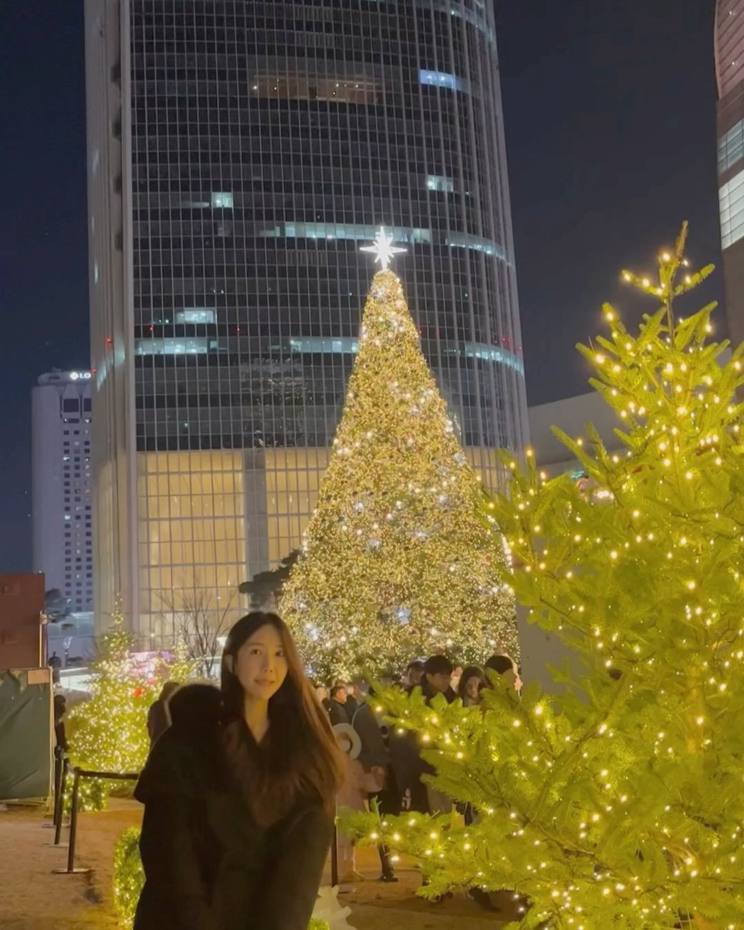 벌써? 크리스마스? 🌲👻
: 오빠가 트리 이쁘다고 데려간 롯데타워
: 진저베어 몽블랑파이 됸맛