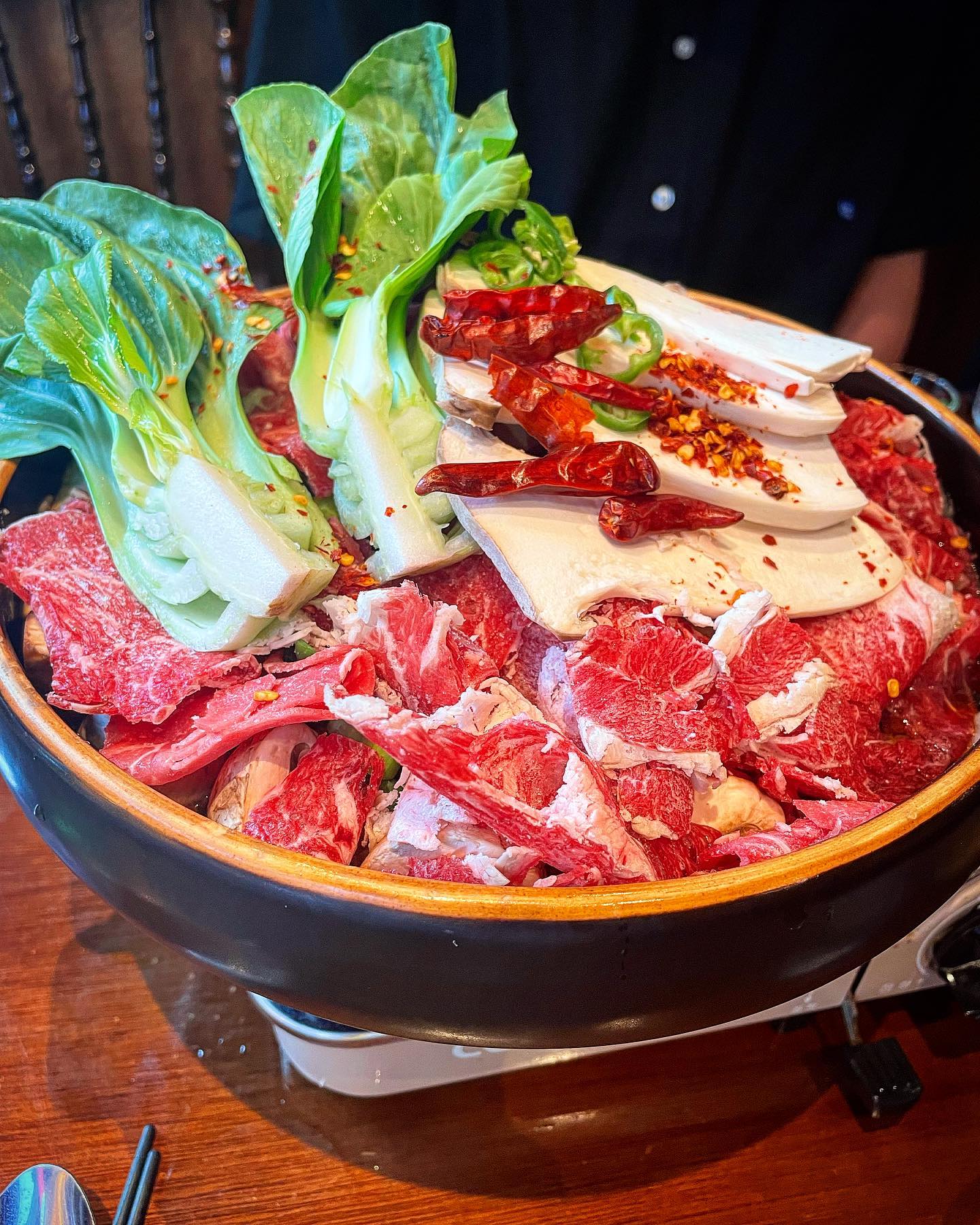 #협찬 #금별맥주안양일번가점 #안양술집 #안양맛집 #안주맛집 #존맛 #분위기맛집

🛖 경기 안양시 만안구 장내로143번길 30 1층

어제 다녀온 협찬신청에 성공한 금별맥주!!🤟🤟
금별맥주 시그니쳐메뉴인 피자는.. 오븐기 고장으로 못먹었지만 피자만큼!! 피자보다더!? 맛있는 칼칼 스끼야끼 나베!!🤤🤤
국물도 고기도(고기 우삼겹이 이닌 차돌!!) 야채도 버섯도 다 맛있었다는!!😏
매콤 크림떡볶이도 지파이도 맛있었지만 그중 최고는 나베!! 다들 꼭 먹어보시길 바래요!!😆
직원분들도 친절하게 메뉴설명도 해주시고 지인들이 젓가락을 많이 떨궜는데도 소리듣도 바로바로 가져다주시고 센스 만점 직원들!!🙋🏻‍♂️
금별맥주 가시려거든 안양일번가에 있는 금별맥주 가셔요들🙆🏻‍♂️🙆🏻‍♂️