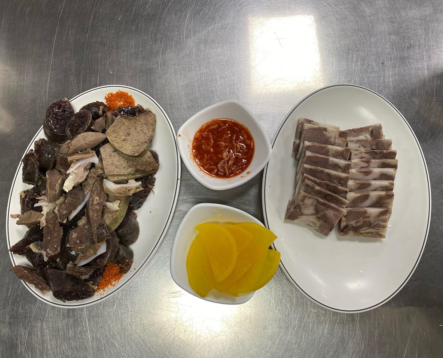 진짜 !!! 진짜 ! 맛있는 순대❤️
편육 처음 먹는 기인이랑 수원 먹부림 시작 👍
#지동시장맛집 #수원지동시장맛집 #지동순대타운 #순대존맛 #편육조아요 #지동시장원조순대