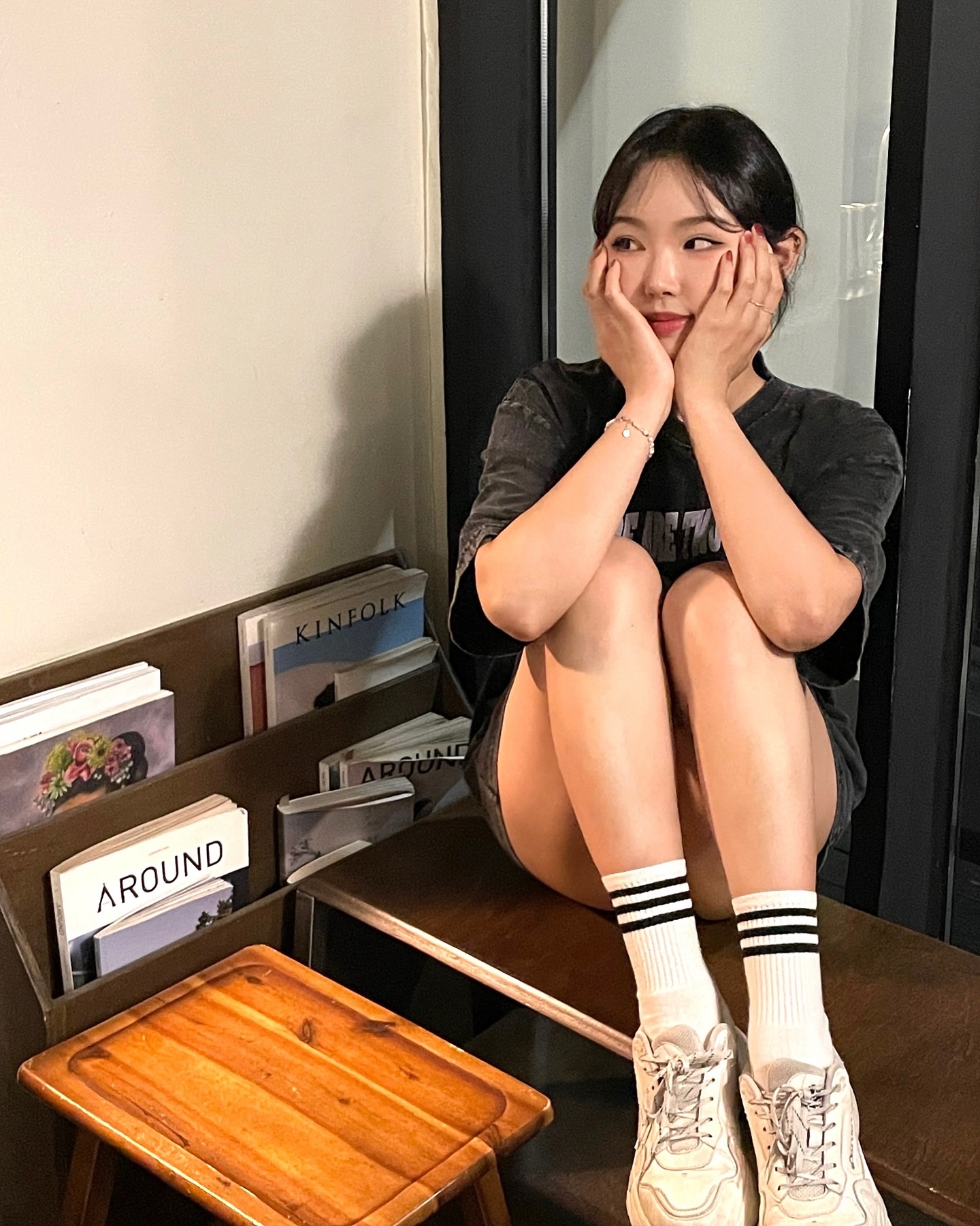 #유료광고 #파인앳플협찬 

가을 맞이할 준비 완료🍁

서현역 네일 맛집 another.me_v 에서 9월 아트 받고왔어요!! 어나더미의 9월 아트가 다 너무 예뻐서 어떤 디자인으로 받아야하나 한참 고민한거있죠,,?🤎 고민하다가 요 디자인으로 색상 변경해서 받았는데 가을 느낌 낭낭하게 넘 예쁘네요🥰😍

 사실 저의 다소 다이나믹(?)한 취미인 클라이밍 때문에 항상 손톱이 많이 상해있거나 깨져있어서 네일 받을때마다 선생님들께 죄송스러운데,,🥲 어나더미 원장님께서 얼마나 꼼꼼하게 관리해주시던지,, 너무 감사했어요🤎 
 
 서현역에서 도보 5분이라 교통이 편리하고, 오픈한지 얼마되지 않아 정말 쾌적했어요! 그리고 일회용 네일 파일을 사용하시는걸 보고 위생에 대한 원장님의 진심이 느껴졌어요✨
 매 손님마다 새 네일파일을 오픈해서 사용하시고, 시술이 끝나고 나면 사용한 네일파일을 챙겨주시더라구요! 코로나 재유행 상황 속에서도 안심하고 방문할 수 있는 샵인것 같아요👍🏻💕

+ 어나더미는 인증받은 내성발톱 개선 관리샵이에요✔️
내성발톱 고민이신분들도 방문해보세요! 

-
#서현역네일 #서현네일샵 #분당네일 #어나더미 #어나더미네일 #서현역내성발톱관리 #서현역젤네일 #네일아트 #nailart #naildesign #fff #lfl