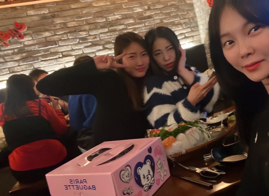 내가젤 사랑하는 내짝꿍 생일축하한댜
너랑 놀때가 제일 절거워☺️♥️
jjuran7245 
.
.
.
.
다리 화상 부상이 너무 심해서
요즘 운동 못해서 속상....
내일부터는 다시 헬스 시작해보자..🥺
인스타 요즘 거의안함..
.
.
.
.
#생파 #일상 #운동소통 #운동하는여자 #헬스 #헬스타그램 #헬스하는여자 #헬스하는남자 #운동하는남자 #운동하자 #헬린이