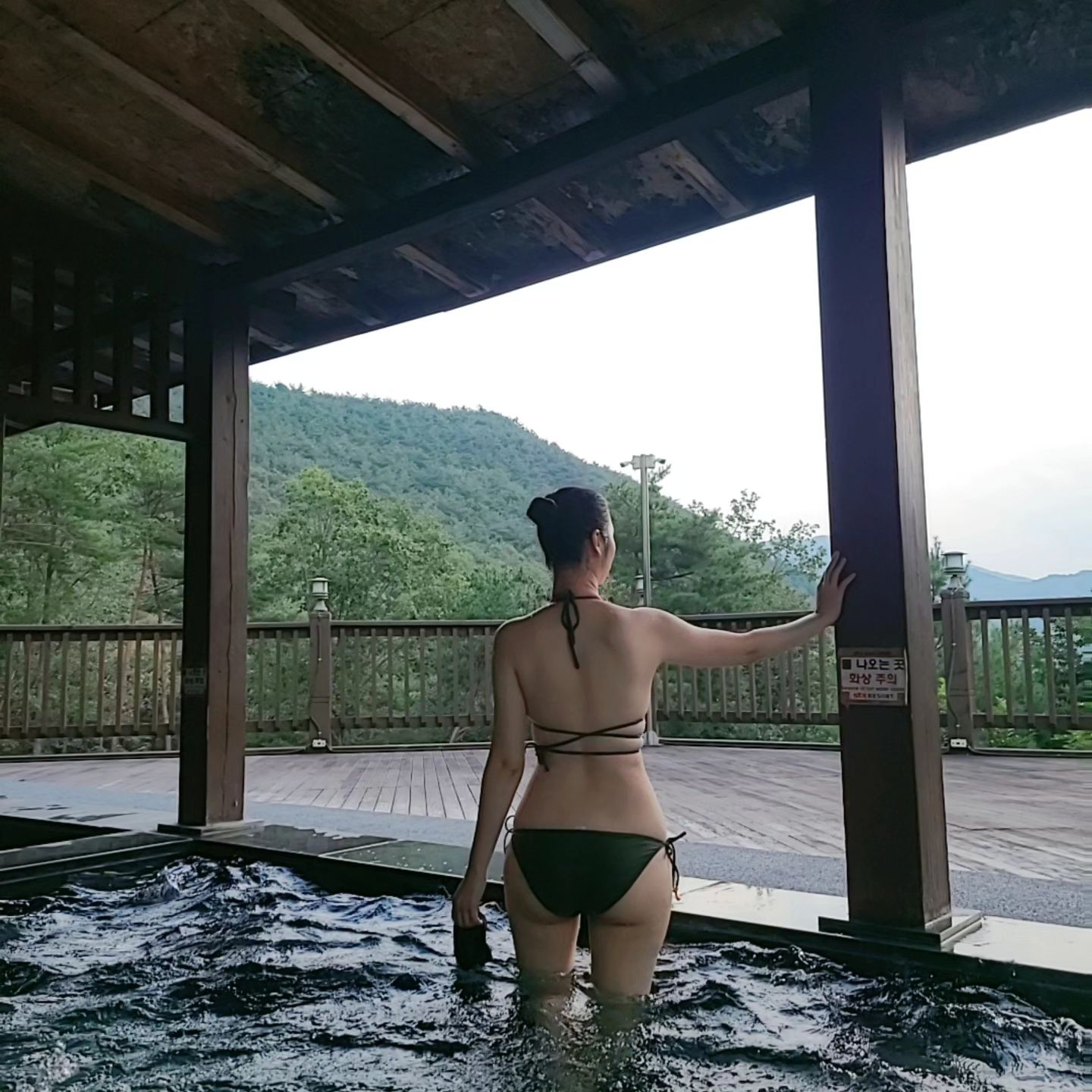 작년 문경 여행 다녀온거 게시물이 어느샌가 삭제되어 있었네..🤔
아니..왜? 비키니 사진이라서 삭제인가? 와이!!

비키니 사진 다른  인스타는 잘만 올라가던데
왜 나는!!!🥸

다시 올린다! 이것도 지워지나 봐야지😱

#경북문경여행 #커플여행 #호텔스파 #호텔수영장
