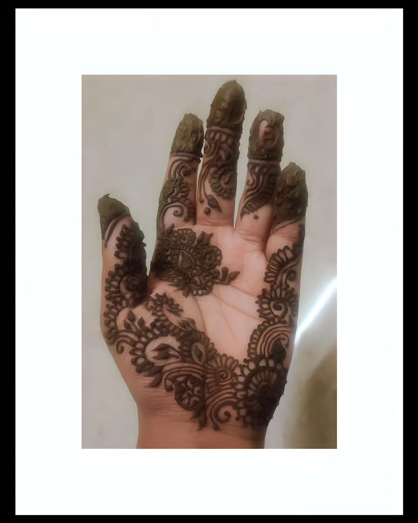 Mehandi ✨
.
#aurabeautique 
.
.
#mehandi #mehandidesign #model #modeling #bride #bridal #mua #makeover #makeupartist #makeuptutorial  #makeup #own #fassion #new #newmusic #instagood #instagram #instafashion #style #beauty #people #reelsinstagram #goodvibes #post #chennai #love #mehandilove #share #look