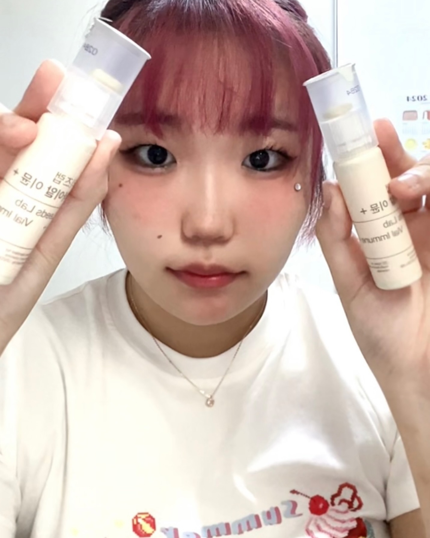 #협찬 

요즘 캄보디아 갈 준비를 하느라 바쁜 날들을 보내고 있는데, 몸이 엄청 피곤해지더라구요 😅 
그렇지만! 프리미엄 멀티비타민을 받아 하나 추천 하려고 해요. 바로 <리즈랩 바이알 이뮨 플러스> 입니다!! 

기존 19종 영양소에 더해 국내 최초, 최다 22종 영양소가 함유되어 있대요‼️하지만 정제 크기는 더 커지지 않고, 하루 한 병으로 간편하게 하루 영양소를 다 채울 수 있다는 사실~ 리즈랩의 기술력을 엿볼 수 있어요!

패키지는 톤온톤 디자인이 너무 감각적이고 내부 상자에는 섭취한 날을 까먹지 않도록 체크 가능한 캘린더까지 있더라구요! 🗓️
선물하기 너무 좋은 고급스러운 패키지가 마음에 들었어요🥰

🥭망고맛 액상비타민도 함께 들어있어서 물 없이도 먹을 수 있고, 맛있기까지!! 부족한게 없어요!!

요 비타민은 이민정 님이 광고하는 #이민정비타민 으로도 알려져있다고 합니다!
배송은 오후 1시 이전 주문시에 당일 출고하여 90% 바로 다음 날 도착한대요 엄청 빠른 배송까지~!!

저는 이번주부터 바이알 이뮨 플러스로 건강 챙겨보려구요💓 다들 요 비타민 관심있게 보고 꼭 구매해보세요!@

leedslab.official
.

.

.
#리즈랩 #리즈랩바이알이뮨플러스 #바이알이뮨플러스 #이뮨비타민 #액상비타민 #영양제추천 #국내최초 #국내최다 #골프비타민 #운동비타민 #올인원비타민 #종합비타민 #비타민추천 #프리미엄비타민