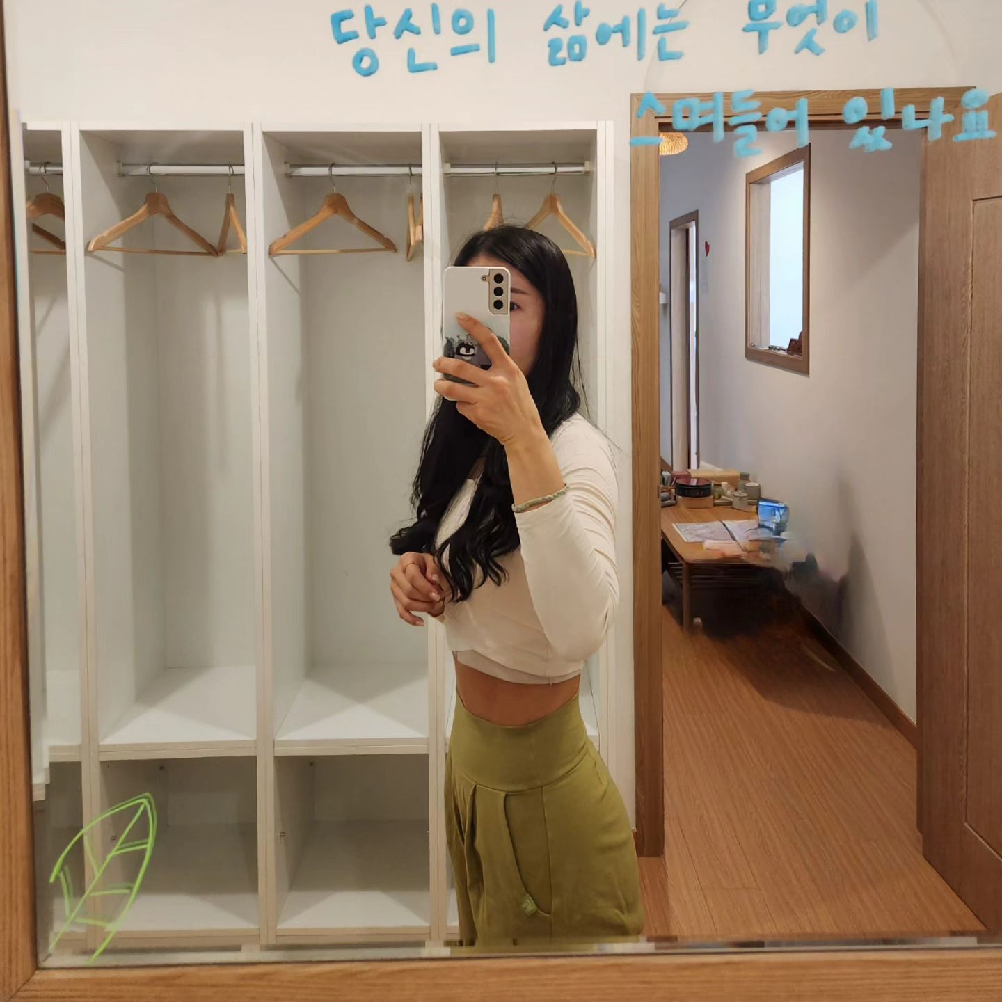 시간 허투루 쓰지 말자고 아침 일찍 
요가를 다녀왔다...

지금 미친듯이 졸립다 ㅠ😪🤤😴
이뤈...

낮시간이 통째로 날아갈 지경이다!!

정신차려 쏘~☆

#요린이🧘🏻‍♀️ #스며들요가
#새로운것에도전하는건 
#언제나즐거워 
#운동조아😍