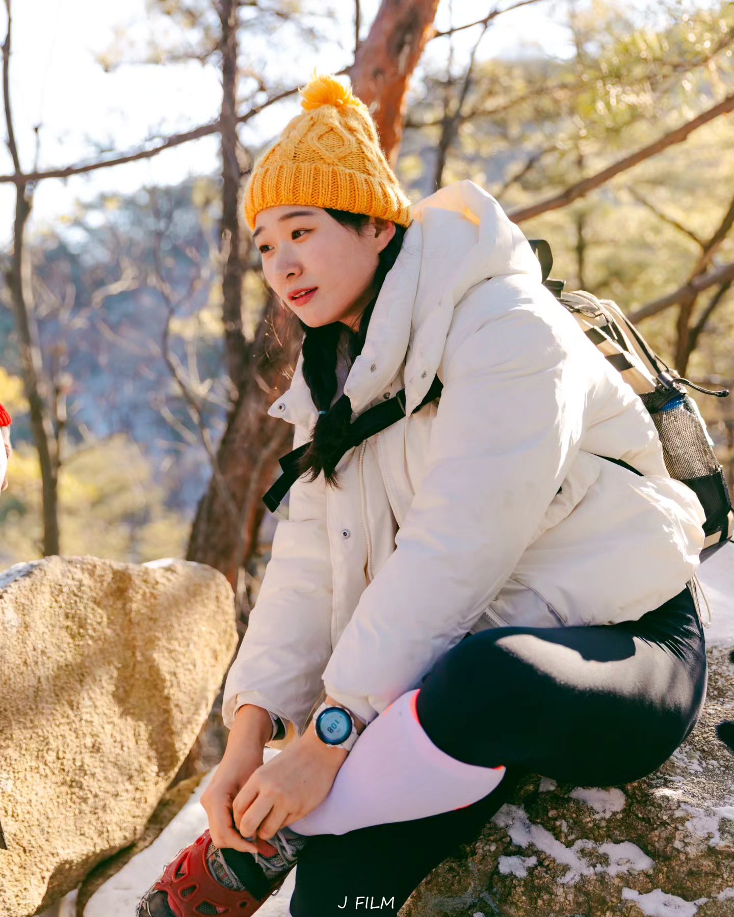 겨울산은 아이젠 필수인 거 아시죠?
아이젠은 체인형이 젤편하고 성능도 좋은 것같아요!!
쿠팡에서 그냥 사이즈맞고 저렴한 걸로 샀는데 넘 만족템!
그리구 장갑! 장갑도 필수입니당..♡
마스크도..아님 귀마개라도...필수품이 너무많네요
겨울산은 넘치게 준비하는 게 살아남는 비법인것같아요
ㅜㅇㅜ

✅️ 필요할까? 필요하지 않을까?
 일단 챙기고 봅시다! 산은 너무추워요!

📸hiking_jaejae
멀쩡할때 찍어주셔서 감사합니다><

#등린이 #라이더나갱 #설산