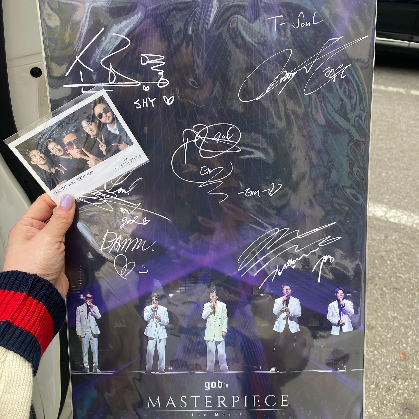 지오디 마스터피스 더 무비🩵
벌써 3차관람👏🏻👏🏻👏🏻👏🏻👏🏻
2주차 특전 홀로그램 포스터랑 싱어롱 기념 폴라로이드도 받아따🥰
다음은 또 몰까!! 벌써 기대되쟈냐😘
.
#god#지오디#godmasterpiece#지오디마스터피스더무비#싱어롱데이
cgv_icecon