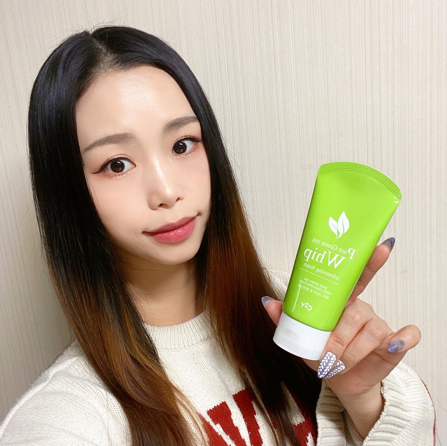 #협찬
[C2Y] 그린티 휩 클렌징폼
제주 녹차 추출들로 깨끗한 클렌징~!!🌱🌱

빈틈없이 쫀쫀한 초미세 거품이
모공 속 숨은 노폐물 까지 깔끔하게~!!✨

C2Y은 피부 컨디션에 따라 골라쓰는 
타입별 맞춤 클렌징을 다양하게 출시했는데
그중에서 순하고 부드러운 데일리 클렌징으로
녹차 추출물이 함유된 그린티 휩 클렌징폼이예요~!!

제주산 녹차 추출물 함유되어 예민한 피부도 
안심하고 사용 가능한 순한이라 세안 후에도 
촉촉하게 수분 공급해줘 속 당김이 없어 좋아요~!!

붉어진 피부에 보습진정을 돕는 병풀 추출물 까지
함유되어 민감한 피부 부터 모든 피부에 사용하기 
좋은 데일리 클렌징제품이예요~!! 🌱🌱🌱🌱🌱

.
.
#클렌징폼추천 #폼클렌징추천 #휩클렌징폼 #그린티클렌징폼 #녹차클렌징폼 #순한폼클렌징 #제주녹차클렌징폼