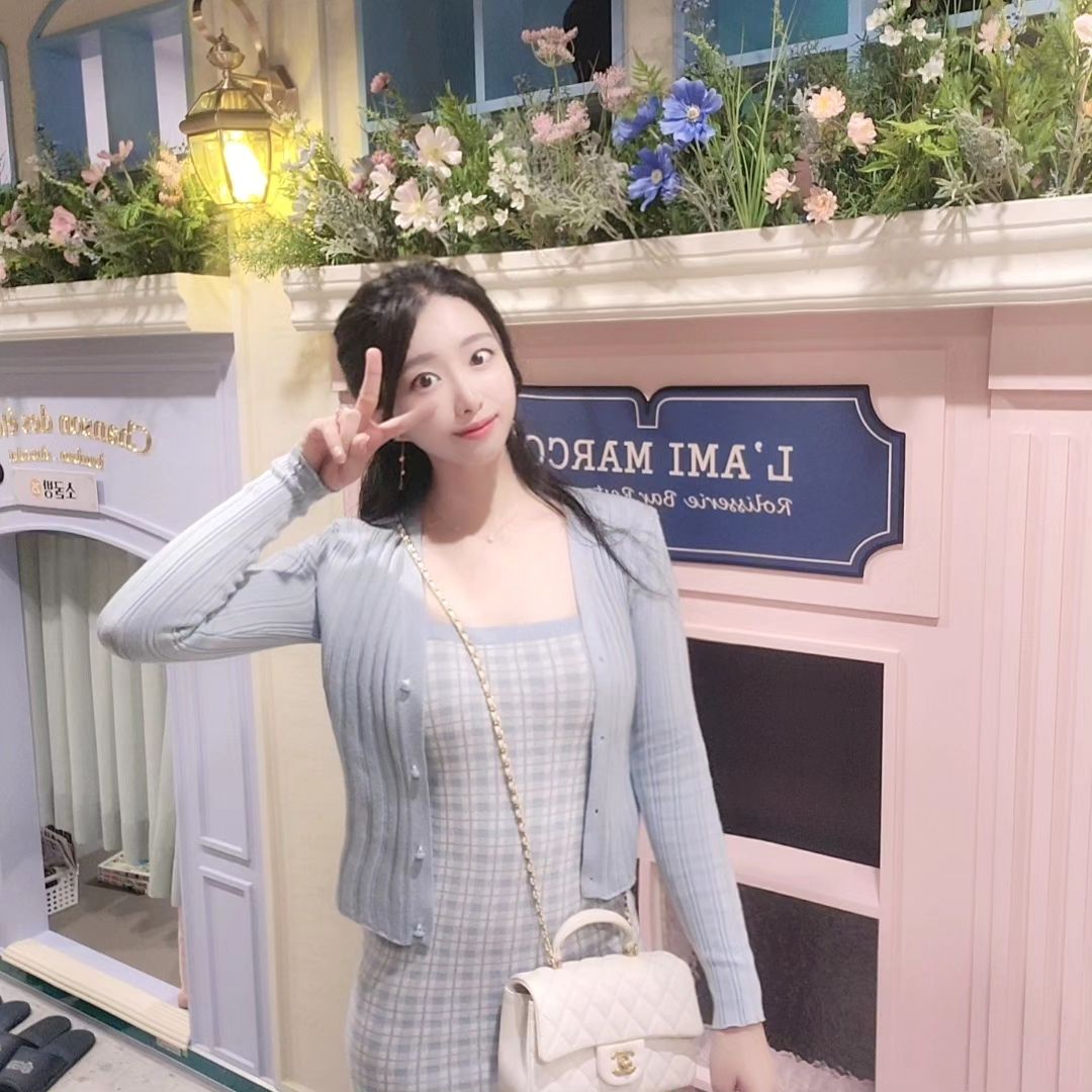 #협찬 오늘 슈퍼문 보셨어요?🌕🌝
거리에서 사람들이 사진찍고 있길래
뭐지했는데 동그란 달이 엄청 예쁘게 떴더라구요🌟🌟

저는 소원비는 거 깜빡했는데 꼭 소원빌고 주무세요💕

저는 지난주 모란역에 새로생긴 벌툰 파리지앵💒 다녀왔어요!
만화카페가 이렇게 예뻐도 되냐구요..✨️✨️
거의 테마파크온 줄 알았어요😆😆

✔️독특한 점이 닌텐도방, 허니박스방,소굴방🧸 등 다양한 방들 중에서
원하는 방을 골라서 문패를 가져가는 방식이였어요!1️⃣2️⃣
(저는 소굴방🧸이용했어요)

💖 명작만화가 많이 있었구
🌟 음식메뉴가 다양하고 맛있었어요🥰
 (신메뉴 나초와 마라까지!)
💖 OTT를 볼 수 있는 허니박스, 재미있는 보드게임, 
마리오 닌텐도🎮, 발안마기, 서큘레이터 등도 있었답니다!

🌧비오거나 쌀쌀한 날에도 
❣️예쁜 사진 찍고 알콩달콩하고싶은 날에도
기분좋은 실내데이트로 벌툰🌻추천드려요💕💕

#슈퍼문#만화카페 #벌툰 #허니박스 #모란역커플 #모란역맛집 #모란역데이트 #벌툰모란역점 #모란역실내데이트 #성남동맛집 #성남동데이트 #성남동카페 #벌툰영화 #영화관 #만화카페벌툰#인슈슈#그로커#그로우커넥트#그로커챌린지