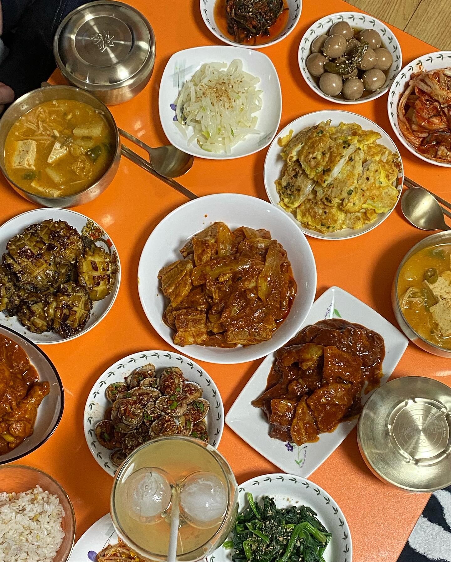 Happy new year 🤍🐉💙

본가에서 15첩반상을 받아버렸네요,
새해부터 맛있는 집밥 먹고 행복합니다

우리 인친님들 모두모두 새해 복 많이 받으세요!

#집밥 #청룡의해 #새해복많이받으세요 💙