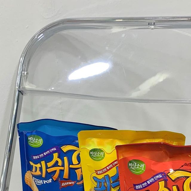 비쥬봉봉 on Instagram: "#광고 [글루텐프리 단백질스낵 피쉬팝] 밤늦게까지 일하고 마감하고, 혼자 조용히 아무 생각 없이 맥주 한캔 마시는 시간!! 제일 평온하고 기분 좋은 시간