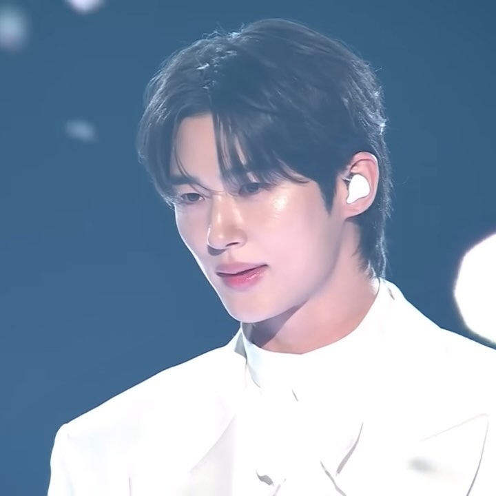 2024 MAMA AWARDS 변우석 🖤

ARTIST byeonwooseok 
MAKE UP daindaini
HAIR hi__hikim 
STYLIST imhrim 

메이크업 예약은 프로필링크로🤍🤍🤍
#다인쌤메이크업 #다인쌤 #키츠다인
#키츠 #키츠헤어메이크업 #kitts