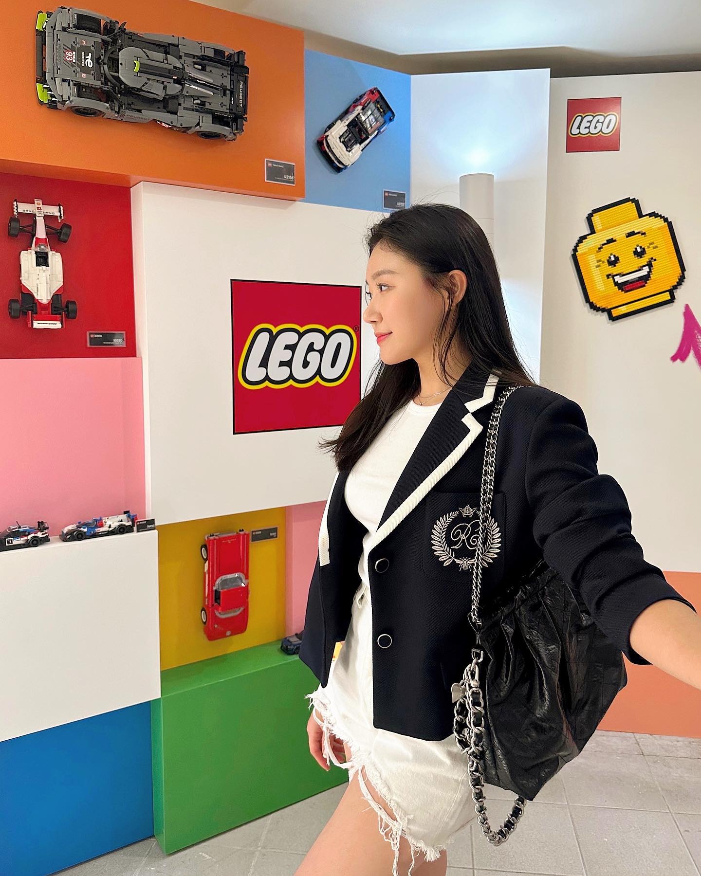 🎈
𝐿𝐸𝐺𝑂 𝑃𝑂𝑃－𝑈𝑃 𝑆𝑇𝑂𝑅𝐸 

철들지마 ! 레고들어 ! 레고 팝업스토어 🧸✨

성수동에 오픈한 철들지마 레고쇼룸
알록달록 아기자기 귀여운 레고제품들 구경하느라 
시간가는줄 몰랐지 모에요 🤭

팝업 현장 구매시 ‘레고 브릭 키링 각인’ 이벤트도 진행중이니
선물용으로도 넘 좋을것 같아요 🥰❤️

legokorea_official

#레고코리아 #레고 #레고팝업 #철들지마레고들어 
#철들지마레고팝업 #레고쇼룸 #성수팝업 #성수동팝업 
#성수동팝업스토어 #팝업추천 #팝업스토어
