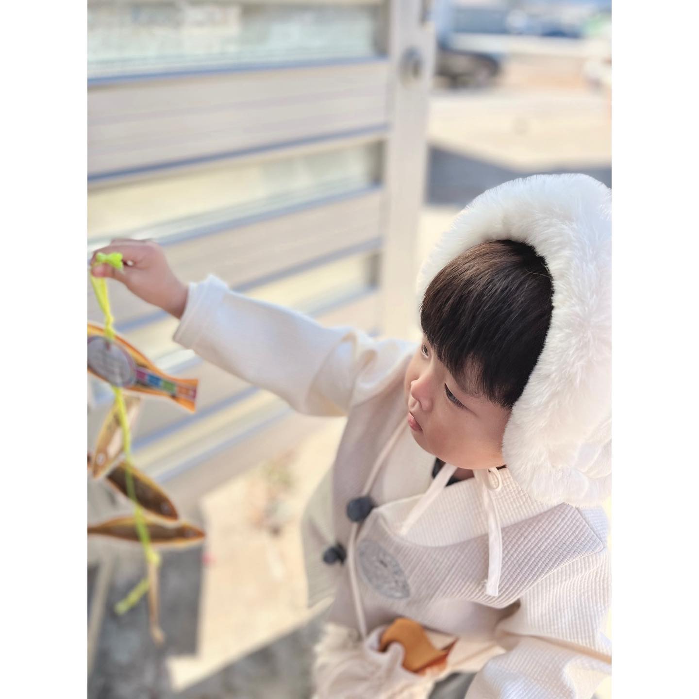 𖤐
어린이집에서 받은 #잡곡굴비 덕분에
하부지 함무니한테 귀여움 듬뿍 받고
복돈도 많이 받아와쪄용 🙂
늦었지만 임모 삼촌들 모두 #새해복많이받으세요 🙇🏻
_
#26개월아기
#까치까치설날