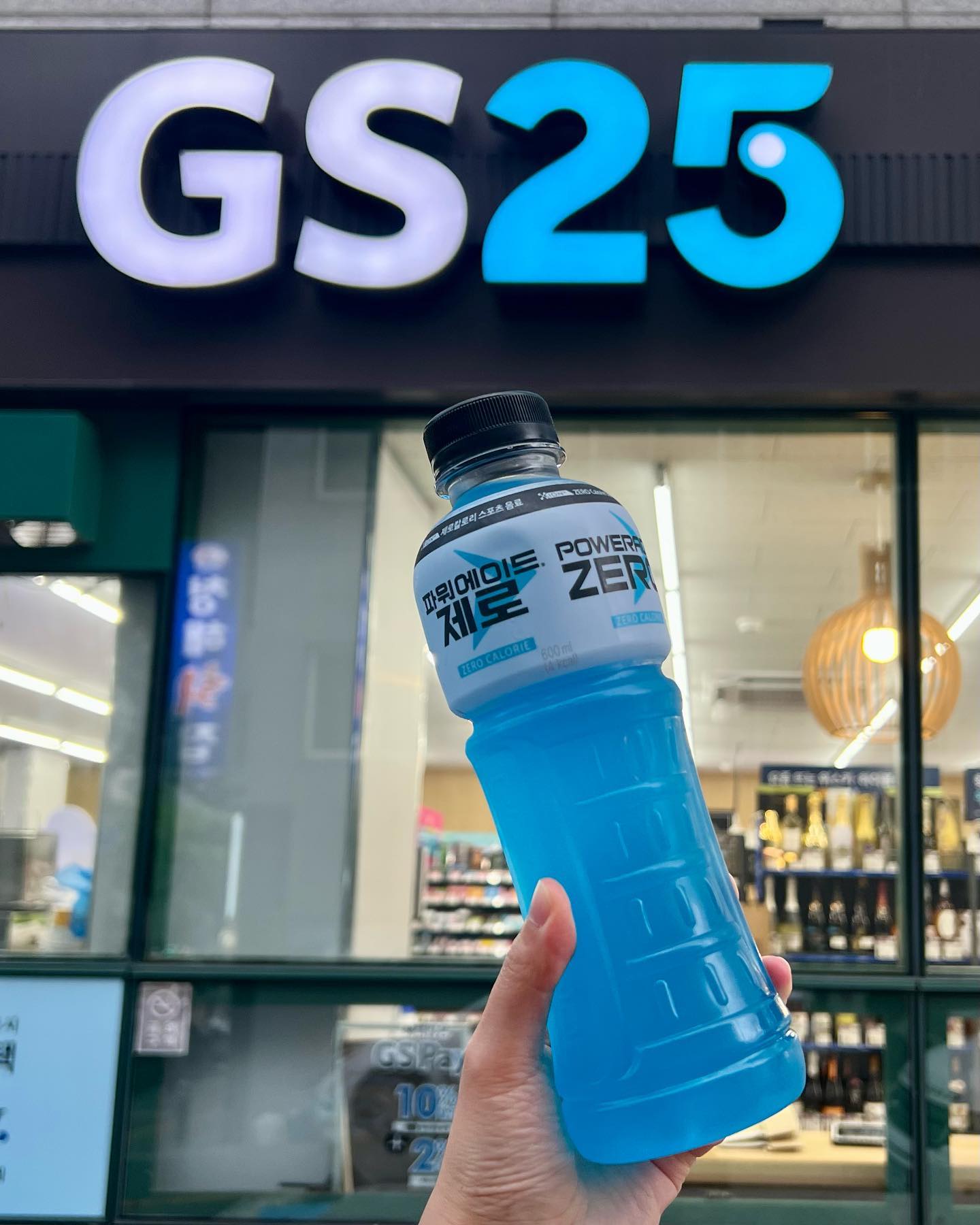 #광고 #GS25갓세일
⠀⠀⠀⠀⠀⠀⠀⠀⠀⠀⠀⠀⠀⠀
매월 20일~말일까지 진행되는 대한민국 편의점 대표 세일 ❛ GS25갓세일 ❜ 알고 계신가요⁈
⠀⠀⠀⠀⠀⠀⠀⠀⠀⠀⠀⠀⠀⠀
8월 갓세일 기간에는 무더운 여름을 안밖에서 시원하게 즐길 수 있는 상품들을 세일 하더라구요😃
⠀⠀⠀⠀⠀⠀⠀⠀⠀⠀⠀⠀⠀⠀
요리를 만들어 먹을 수 있는 두부나 콩나물, 고기 등과 같은 상품부터 커피와 맥주, 견과류, 아이스크림과 이온음료 등 정말 다양한 상품들이 세일 중이에요ᵎᵎ
⠀⠀⠀⠀⠀⠀⠀⠀⠀⠀⠀⠀⠀⠀
저도 꼼꼼히 살펴보고 야구 직관 갈때 먹을 수 있는 간식들과 시원한 이온음료와 집에서 먹을 간식들 야무지게 구입해왔습니다˜ 1+1 상품은 우리동네GS 냉장고에 보관해두었다가 다음에 필요할 때 꺼낼 수 있는거 모르시는 분 없으시겠죠⁈ 엄청 유용하니까 쌀 때 쟁여두세요😉
⠀⠀⠀⠀⠀⠀⠀⠀⠀⠀⠀⠀⠀⠀
#gs25 #갓세일 #자취템 #자취템추천 #편의점세일 #편의점신상 #먹팔 #맞팔