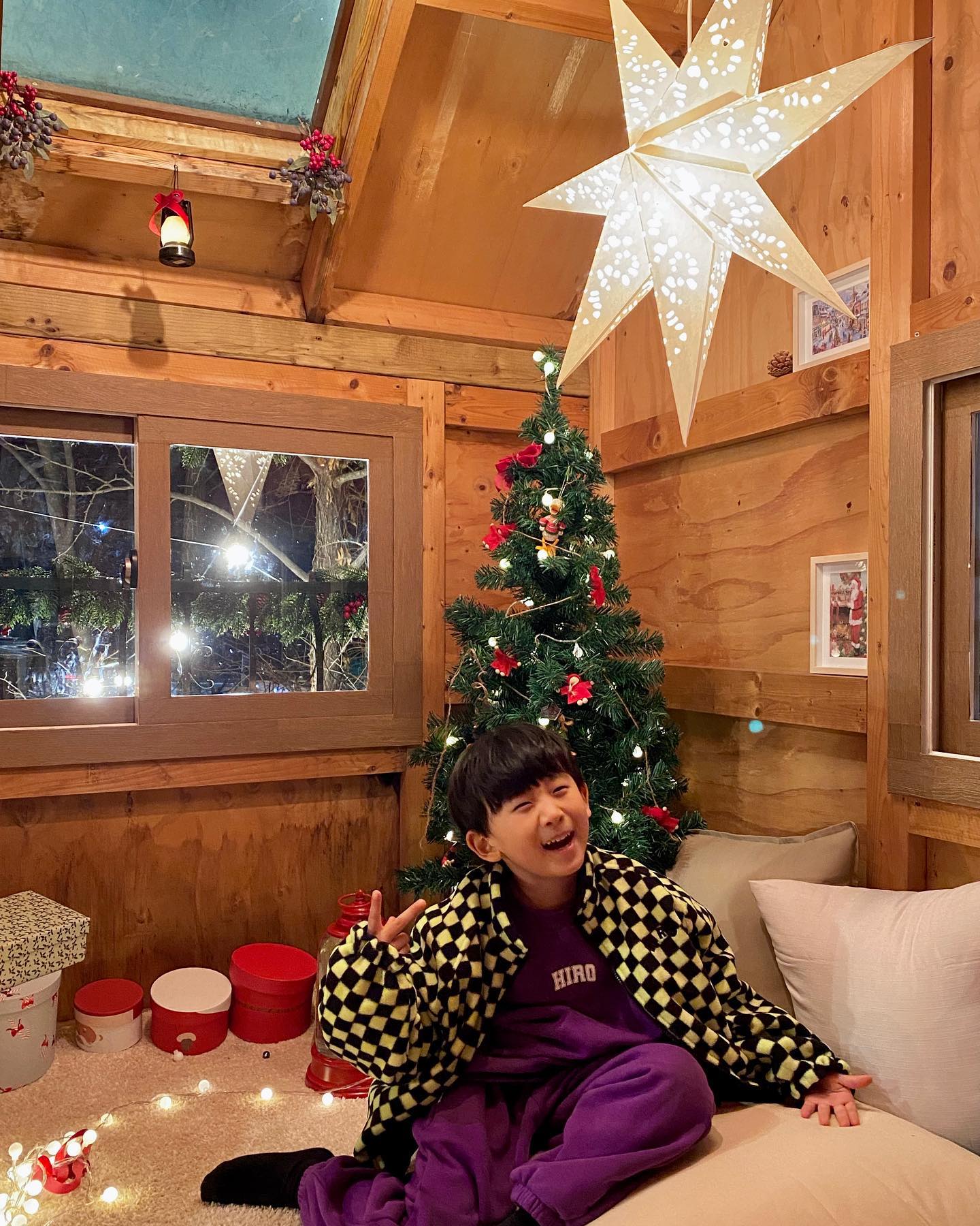 ෆ
⠀
트리하우스가 예뻤던 더가드너🎄🏡

⠀
#더가드너
#트리하우스
#트리카페 
#의왕카페 
#밤에가길잘했어 
#아직11월사진
#키즈패션 
#키즈오오티디
#남자아이옷 
#남자아이코디