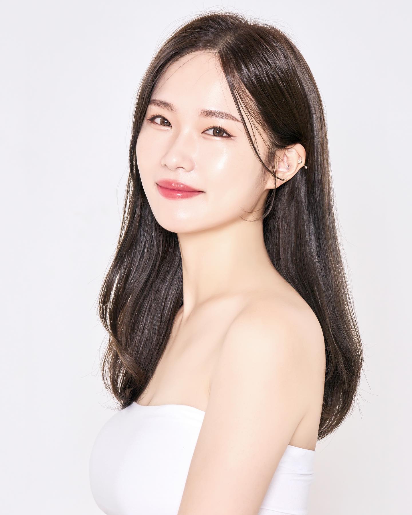 #문스파 
나는 뷰티 테라피스트 , 피부관리사 이다. 

나의 목표는 나의 브랜드를 만드는것

오랜 준비 끝에 문스파를 오픈 한다.

‘문스파는’ 피부에 문을 열다. 라는 의미로 
Healing Comfort Nature 을 모티브로 하고 있다.

도심 속 스파로 고객님을 맞이 할 마지막 단계에 접하고 있다. 

23년 12월 말 
서초구 방배동 문스파 오픈 예정 입니다. 🌿