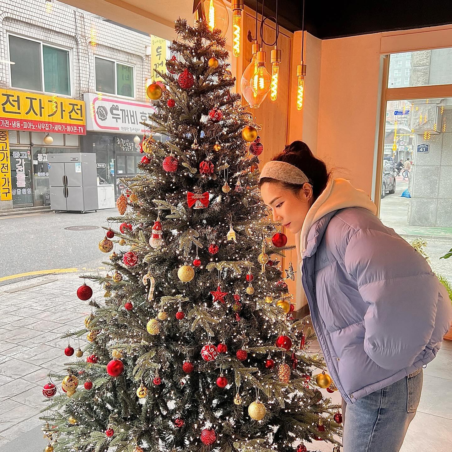 점심시간 일탈일지😝예쁜 빵집, 예쁜 트리 못참아 !