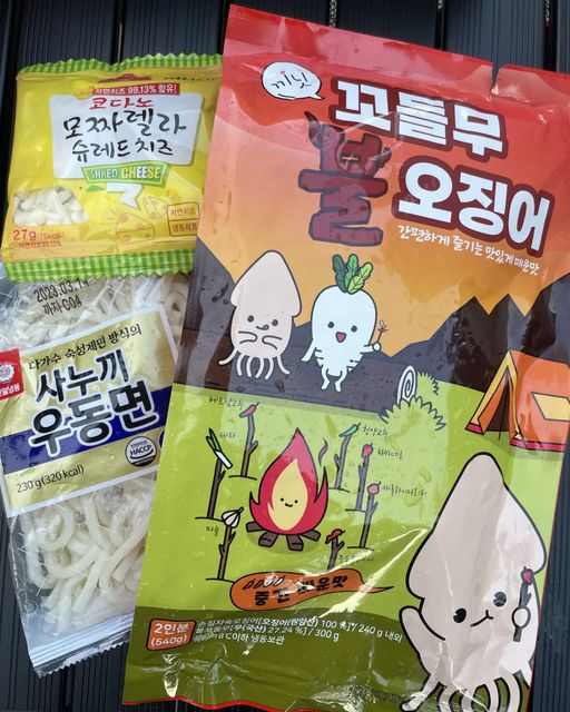 김선재 on Instagram: "#광고

맛있게 매운 꼬들무불오징어
맵기 정도는 신라면과 불닭볶음면 사이쯤? 중약불로 조리 후 치즈와 함께 먹으면 금상첨화

캠핑장에서 간편하게 즐겨보세요

#꼬들무불오징어#오징어볶음#자숙오징어#캠핑밀키트#통오징어볶음#끼닛불볶음"