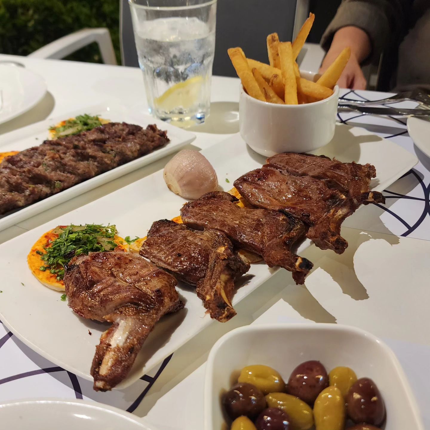 아프다고 남편이 너무 잘 챙겨먹여줘서
1주일사이 3키로가 늘었다😅
더포인테 맛집 , 레바니즈 레스토랑 alsafadirestaurants
