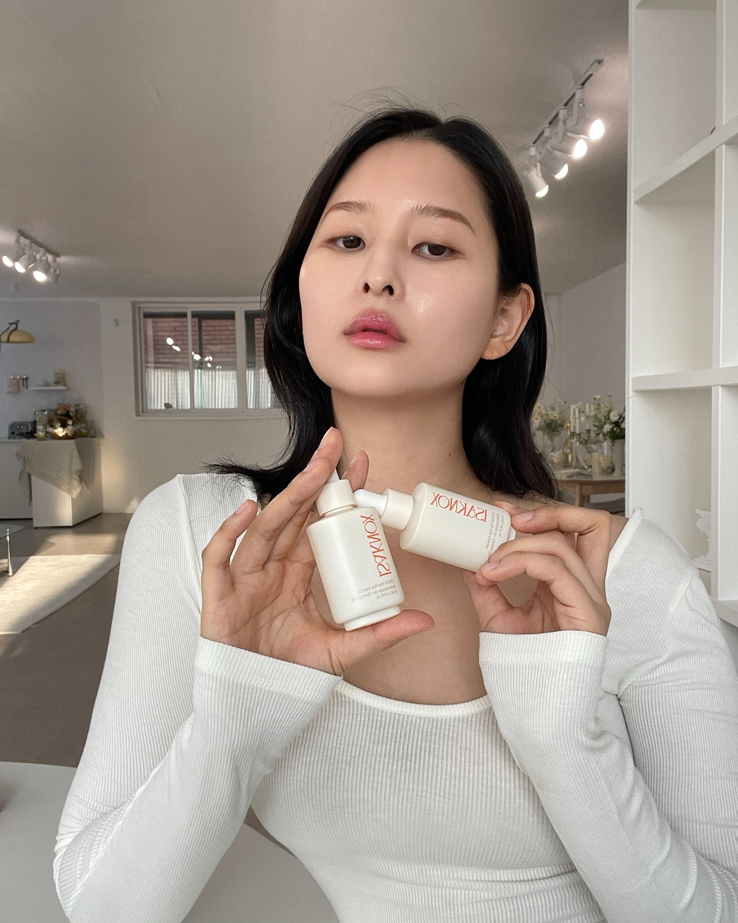 #협찬 

비타민c 단독 성분보다 2.7배 강력한 항산화 효과를 보여주며
사용전/후에 피부 항산화효과 42.78% 개선을 해주는 앰플!

은은한 비타민향과 자극이나 끈적임없이 사용가능해서 흡수도 빨랐던 올리브영 비타민 앰플 추천 드려요!🌱

 #이자녹스 #비타민앰플 #미백앰플 #토탈컨디션앰플 #햇살광채앰플 #잡티케어 #항산화 #주름케어 #유수분밸런스조절 #화이트닝 #피부투명 #피부강화