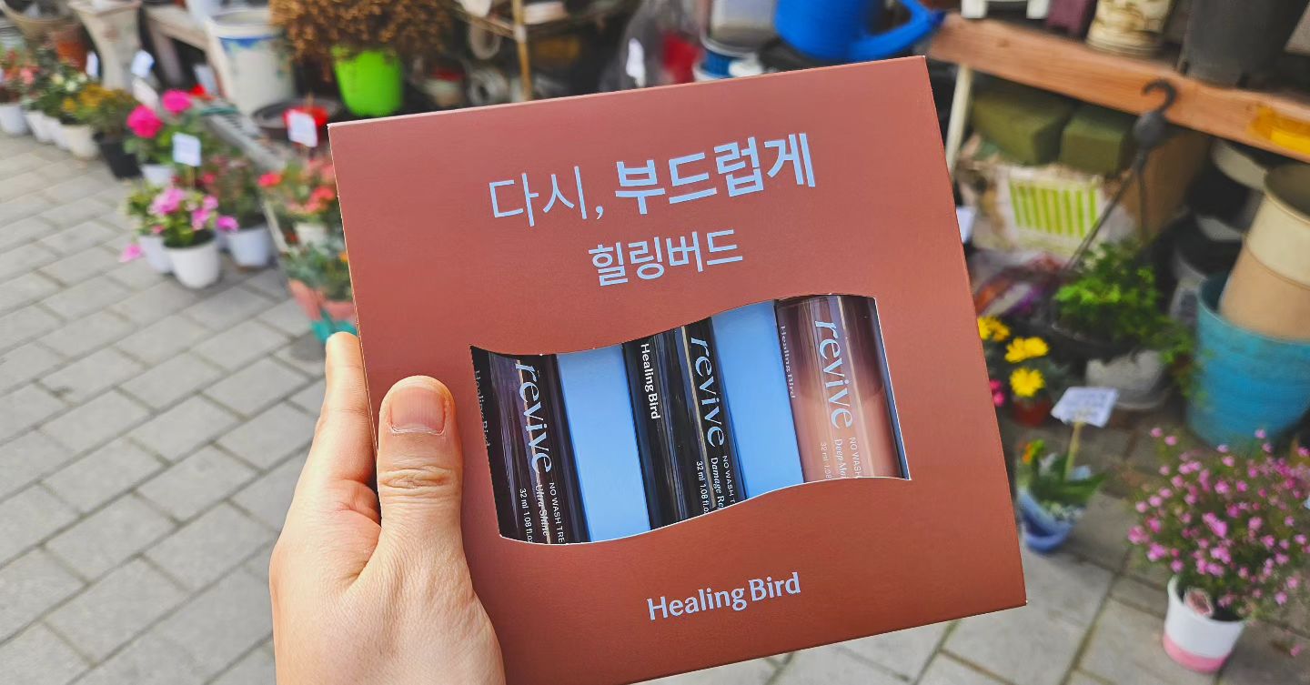 #제품제공 #파룸체험단 #힐링버드 #리바이브노워시트리트먼트
#데미지리페어 -가장 오일리함이 느껴진! 그래서 더 머릿결을 부드럽게 만들어주는 느낌이었어요.
#울트라샤인 -데미지리페어가 조금 무겁다면 울트라샤인으로! 
#딥모이스처 - 가장 수분감 넘쳐 언제든 마른 모발에 뿌려줘도 떡지지않는! 그래서 가장 빠르게 사용하게되는 제품이에요.

원하는 기능으로 선택하기 좋고요. 대체적으로 머릿결이 즉각적으로 부드러워지고 차분해지고요. 제품마다의 향이 다른데 저는 개인적으로는 딥모이스처가 가장 취향저격이었어요😘