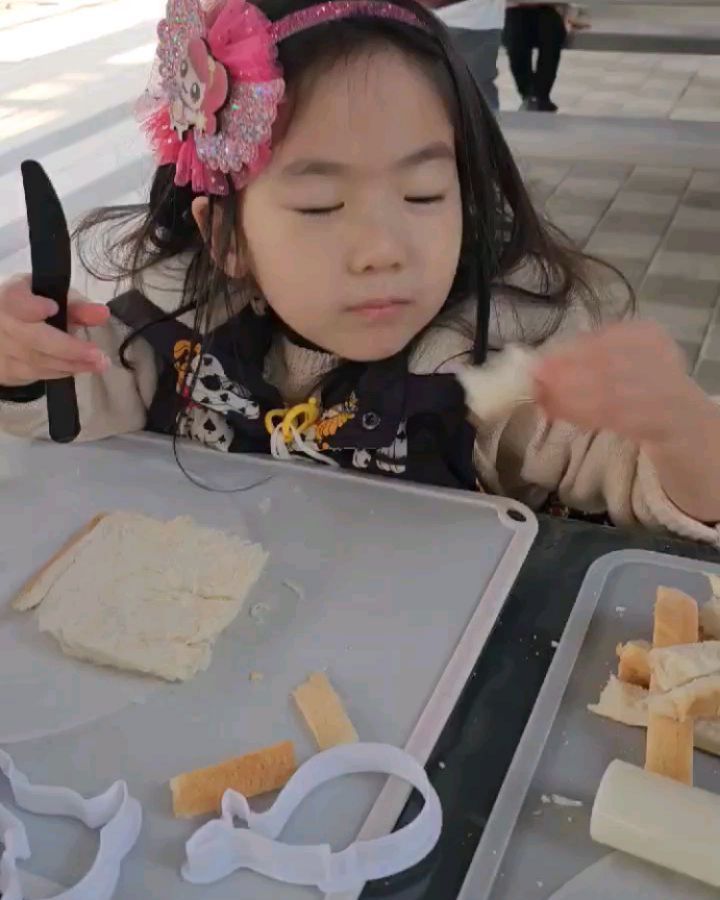 .
아빠랑 함께한 #봄방학 1일차
아침부터 오후늦게까지 알차게 보내고 왓다는🤭
오전에는 #슈퍼팜
오후에는 #부천동물농장 #롯데몰
내일은 할미집에서 쉬자......😉
.
.
#아빠와딸 #데이트 #부천가볼만한곳 #딸기체험농장
#아이랑갈만한곳 #6살 #다컸네 #고생했어 2nd_highlight