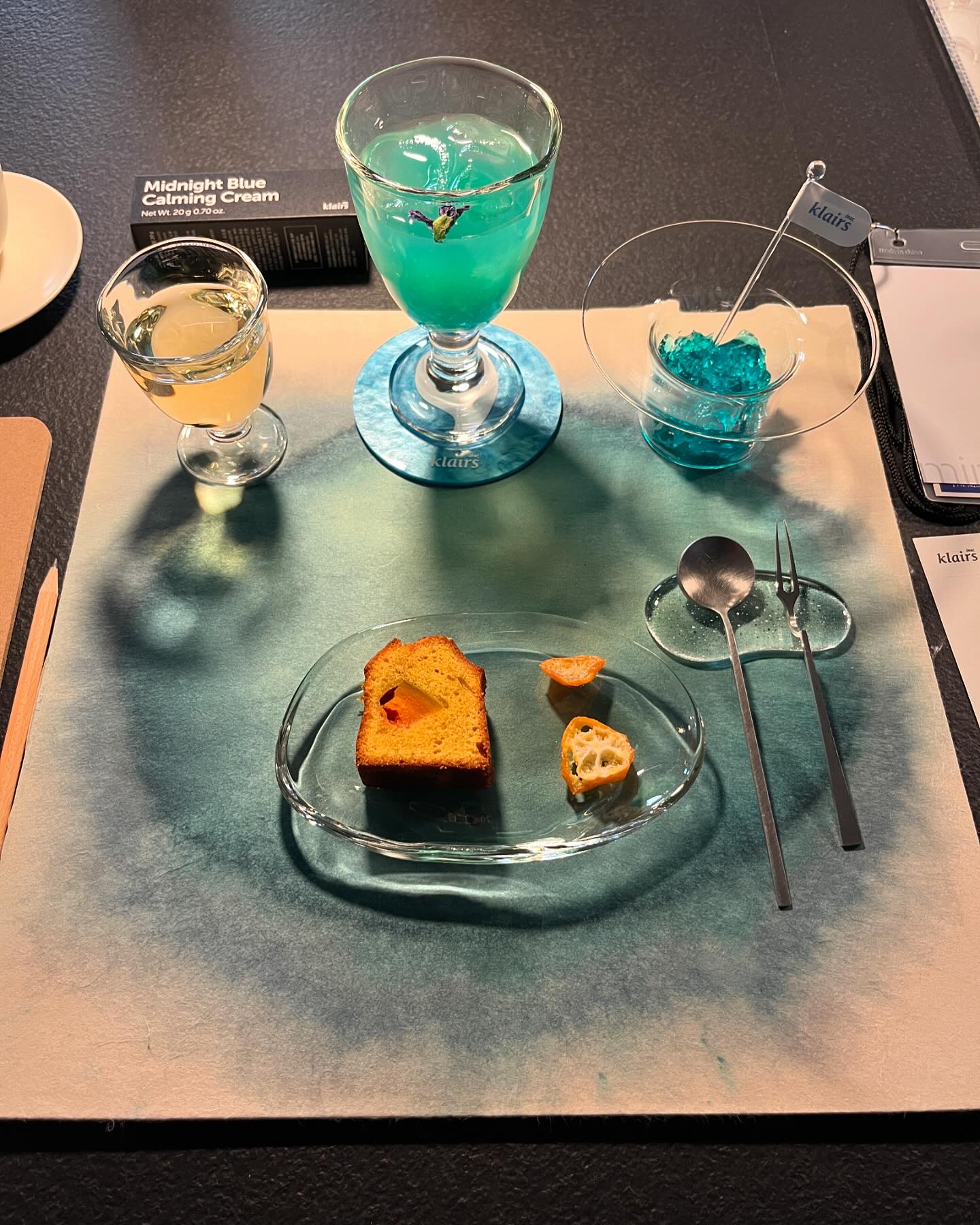 맥파이앤타이거 신사티룸에서 진행된 #마인드눅이벤트 

블루드롭 티 코스와 함께하는 차 명상부터 자문자답 글쓰기 명상, 그리고 #사계절명상카드 를 이용한 이미지 명상 클래스까지❣️

오랜만에 가져 본 나만의 시간, #마인드눅힐링명상데이 🧘‍♀️
5월 17일 명상의 날 기념 #마인드눅 최초 프로모션 진행 중!

1. 사계절 명상카드 29% off (69,000원 > 48,900원)
2. 명상카드 구매 시 클레어스 데일리 밸런싱 티 한 박스 증정

자세한 내용은 mindnook_kr 에서 확인해보세요😊