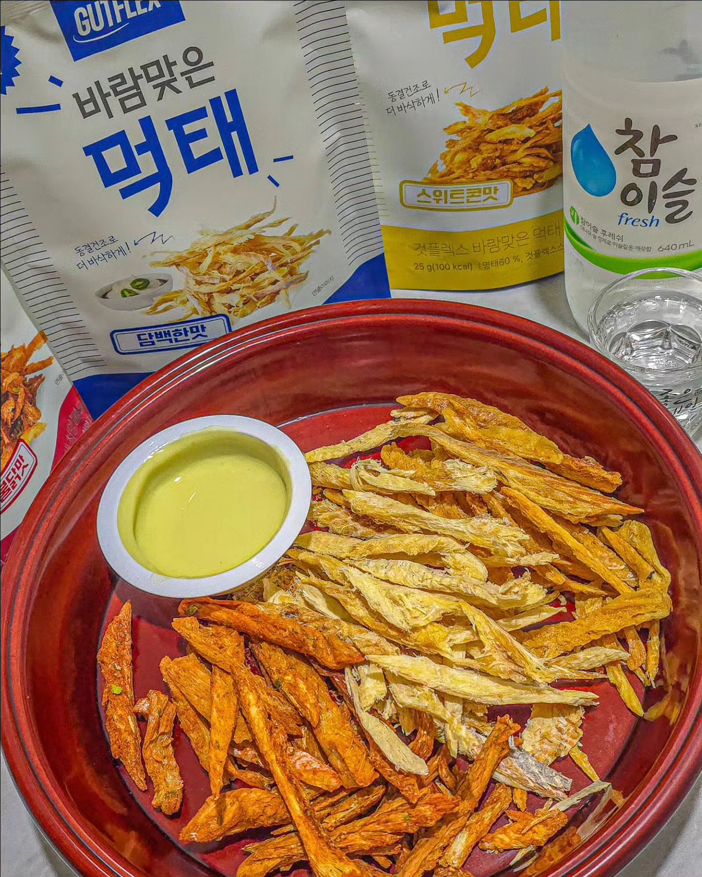 #제품제공 #것플렉스 

건강을 지향하는 것플렉스에서
신메뉴로 바람맞은 먹태 출시 🐟
동결건조한 먹태로 퍽퍽하지않고
바삭함이 살아있으며
14g이상의 단백질 함유로 고단백인 먹태!! 

저는 아시안컵 준결승을 보면서 즐겨먹었습니다🇰🇷 

담백한맛 / 스위트콘맛 /청양불닭맛
총3가지 맛으로 구성되어있으며
청양마요소스 도 함께 보내주셨는데
기본인 담백한맛과 함께 찍먹해서먹으니
코끝이 찡하게 알싸해서 맛있더라구요!
스위트콘맛은 열마자마 달달한 향이 가득가득
청양불닭맛은 저처럼 맵덕인 분들에게 안성맞춤!
입안이 얼얼해지면서
습하 습-하 비가된마냥,,, 🤣 즐겨먹었네요🔥
저처럼 술안주로나 간식으로도 딱 안성맞춤인
것플렉스 #바람맞은먹태 함께 즐겨보아요❤ 

✅ 구입문의
gutflex_official 

.
.
.
.
.
-
#간식추천 #간식 #간식스타그램
#단백질간식 #먹태 #먹팔
#신상#신제품 #술스타그램
#안주 #안주추천 #맥주안주 #술안주
#먹스타그램 #맛스타그램 #축구 #아시안컵
