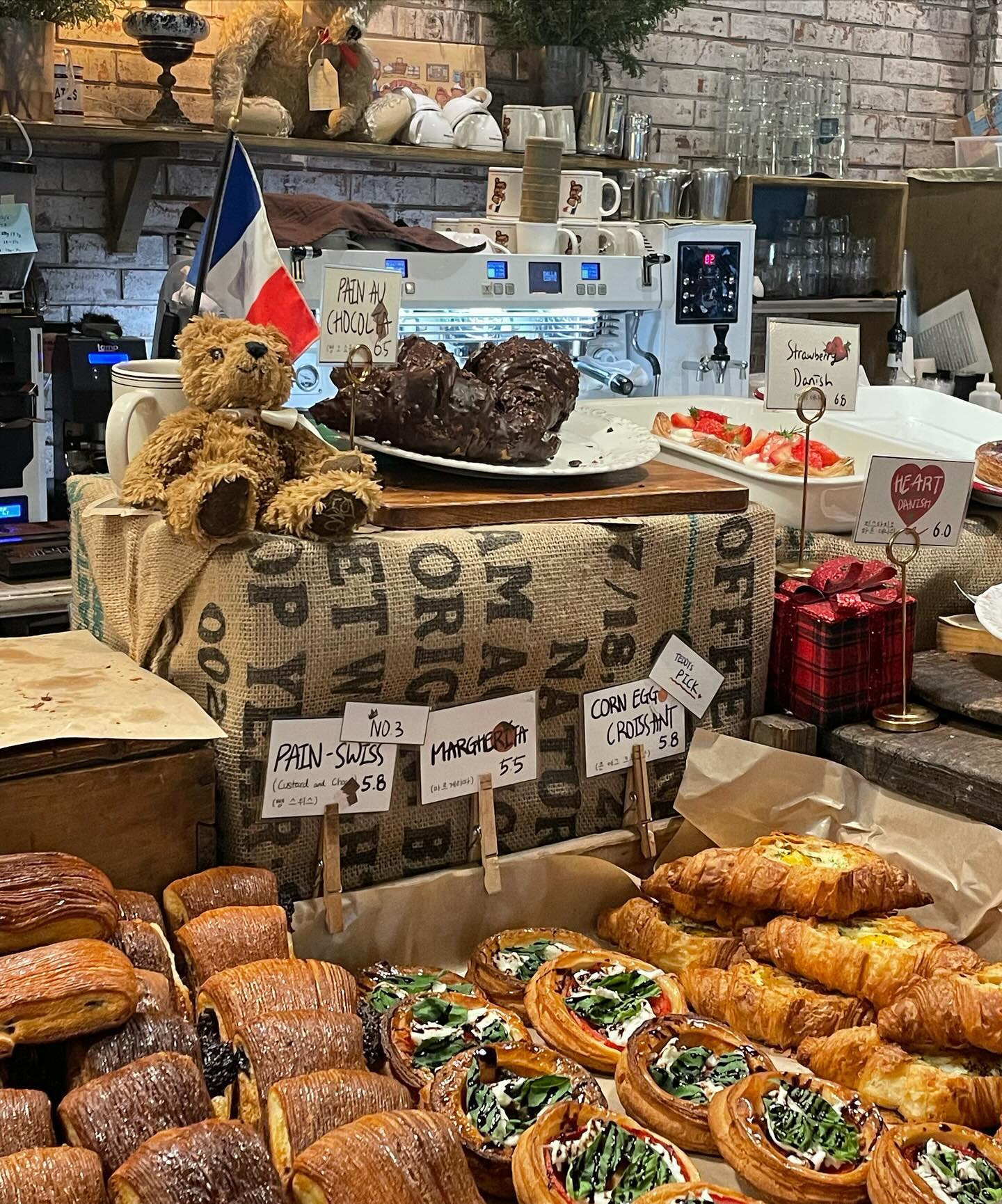 빵순이들 연말모임🥯🥨🍰🍩🎄
크로와상 너무 맛있더!!!!🥰